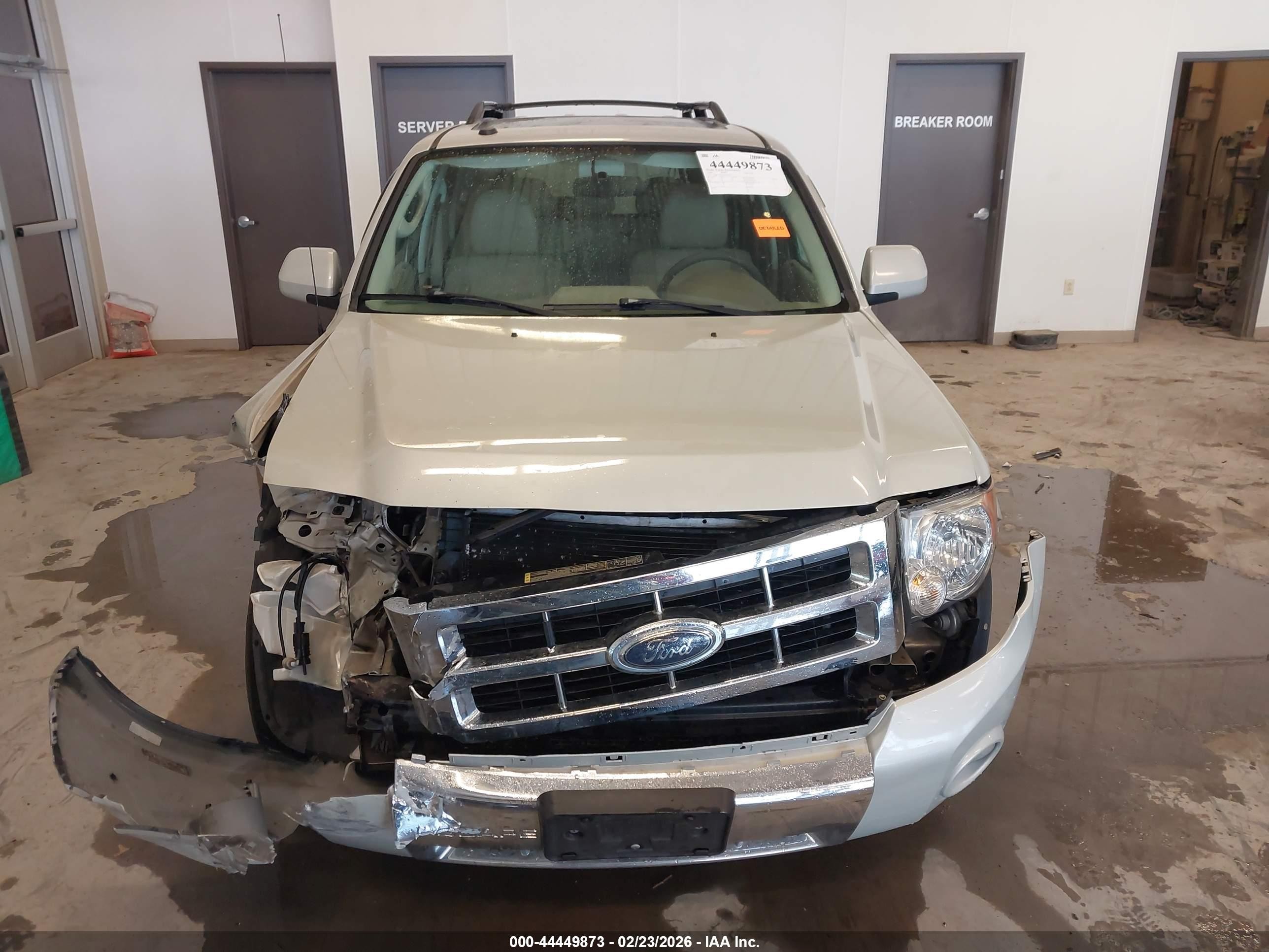 2009 Ford Escape Limited Серебряный vin: 1FMCU94G69KA65493