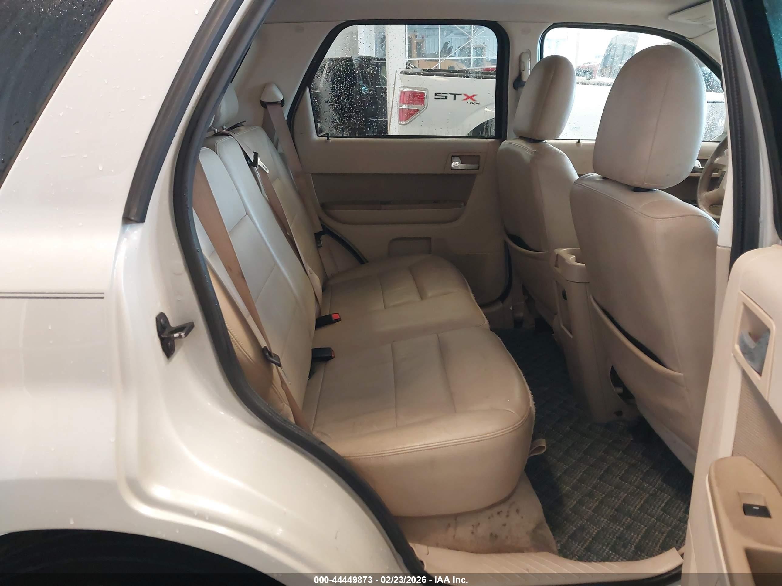 2009 Ford Escape Limited Серебряный vin: 1FMCU94G69KA65493