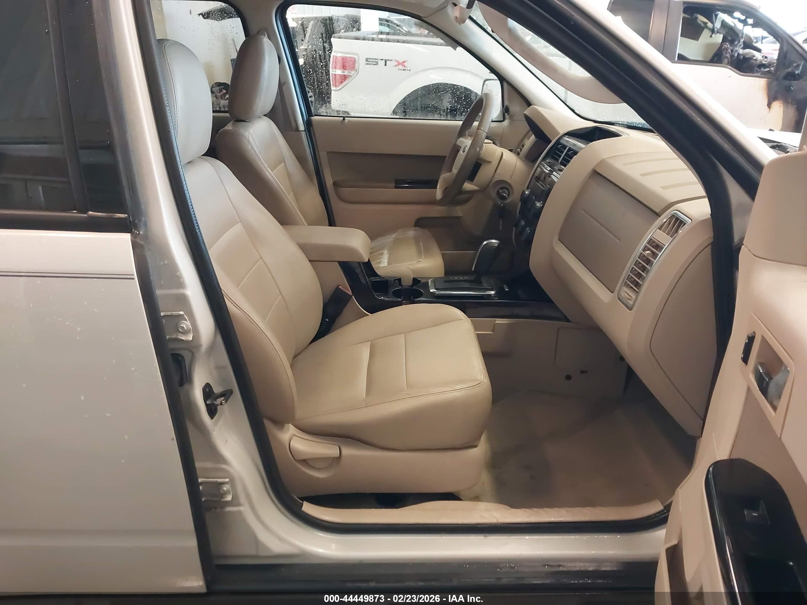 2009 Ford Escape Limited Серебряный vin: 1FMCU94G69KA65493