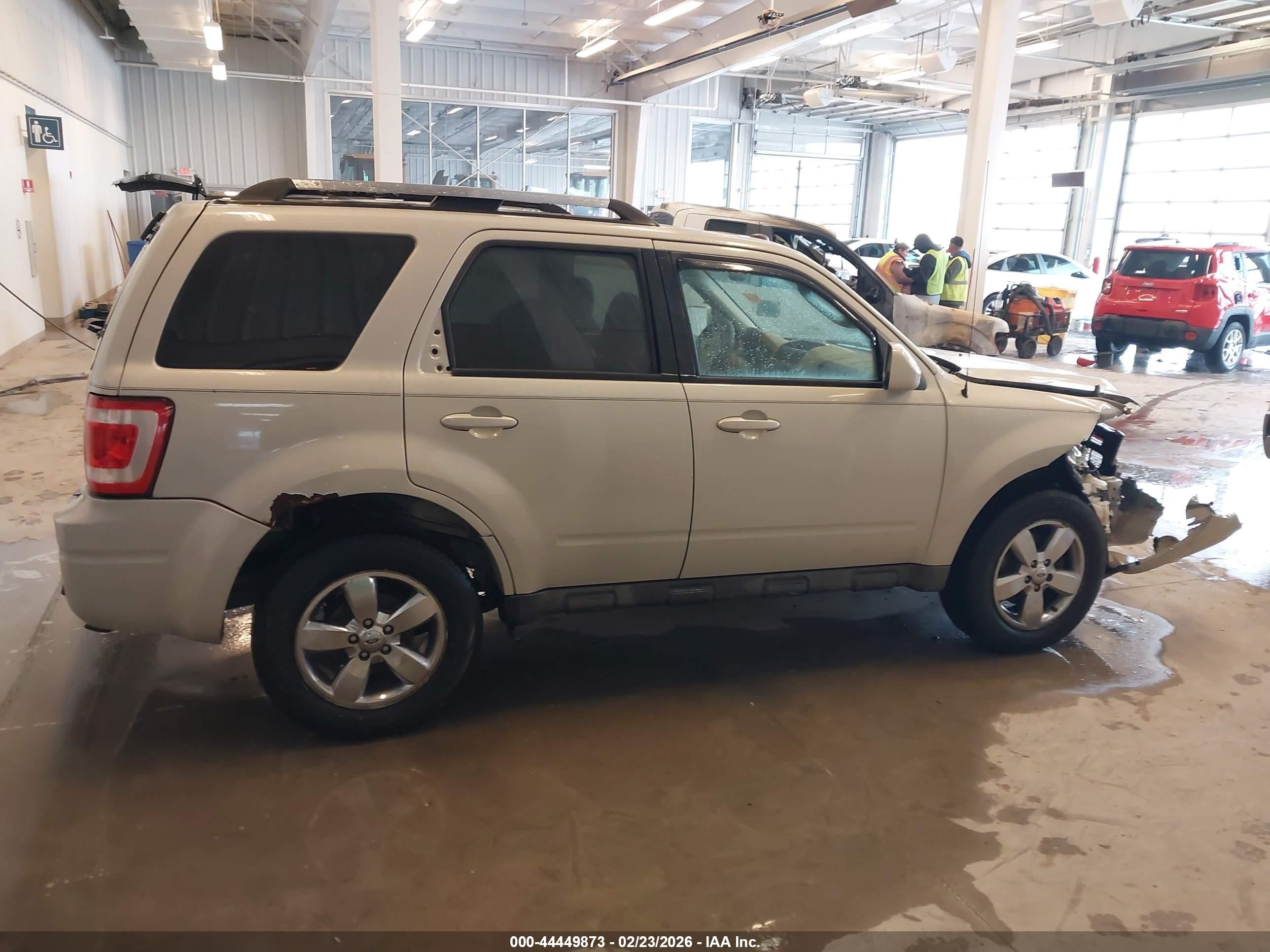 2009 Ford Escape Limited Серебряный vin: 1FMCU94G69KA65493