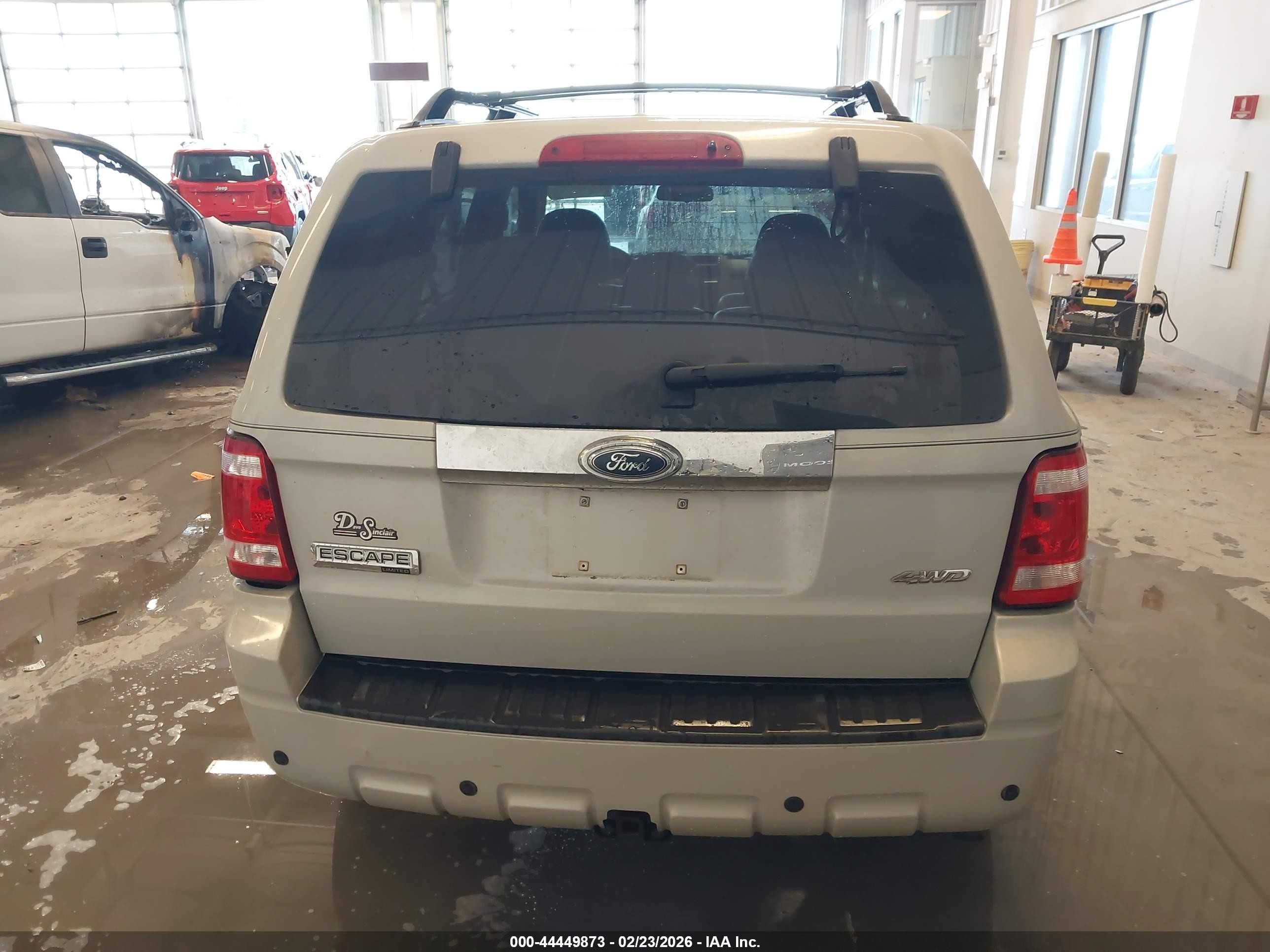 2009 Ford Escape Limited Серебряный vin: 1FMCU94G69KA65493