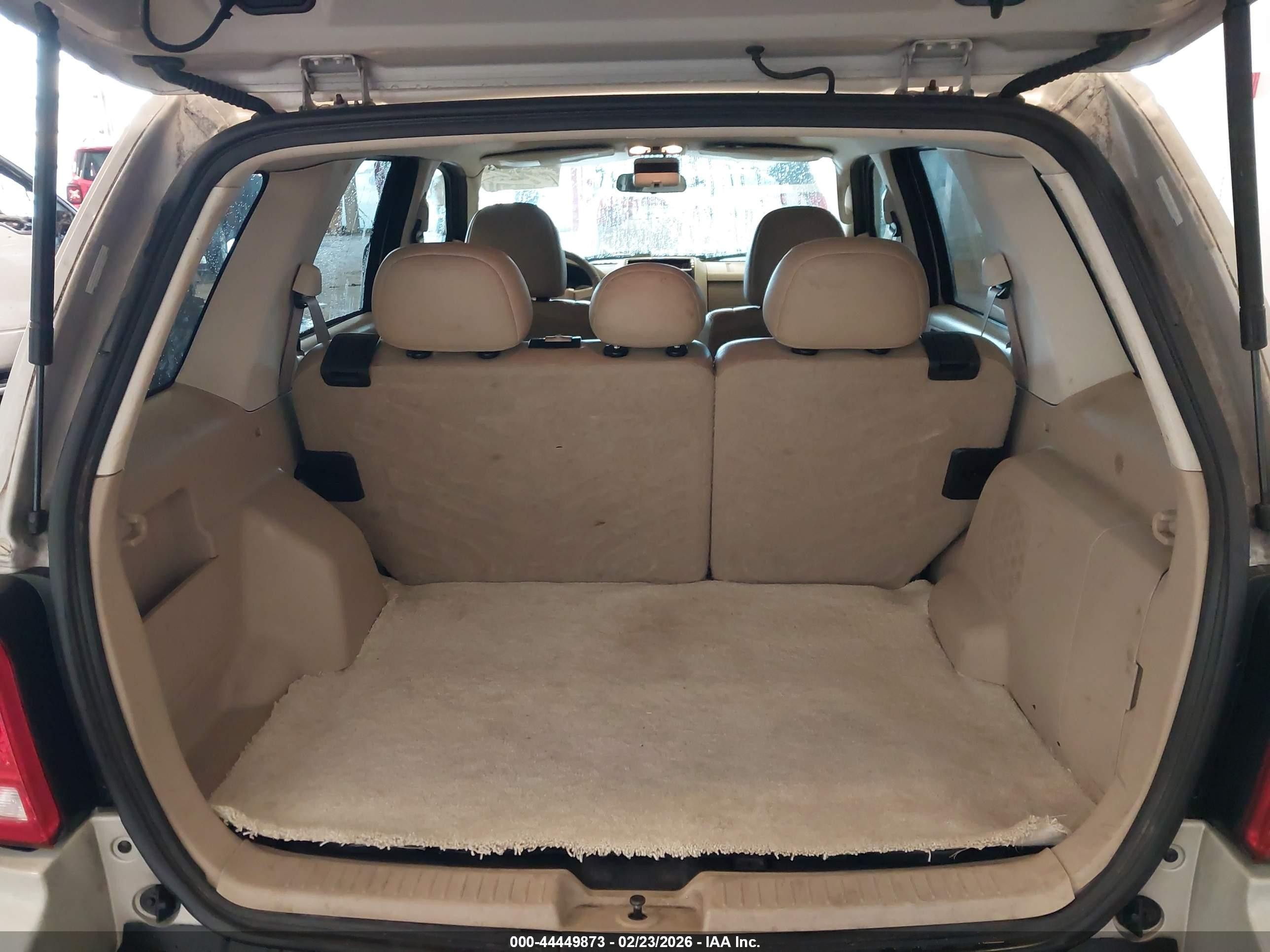 2009 Ford Escape Limited Серебряный vin: 1FMCU94G69KA65493
