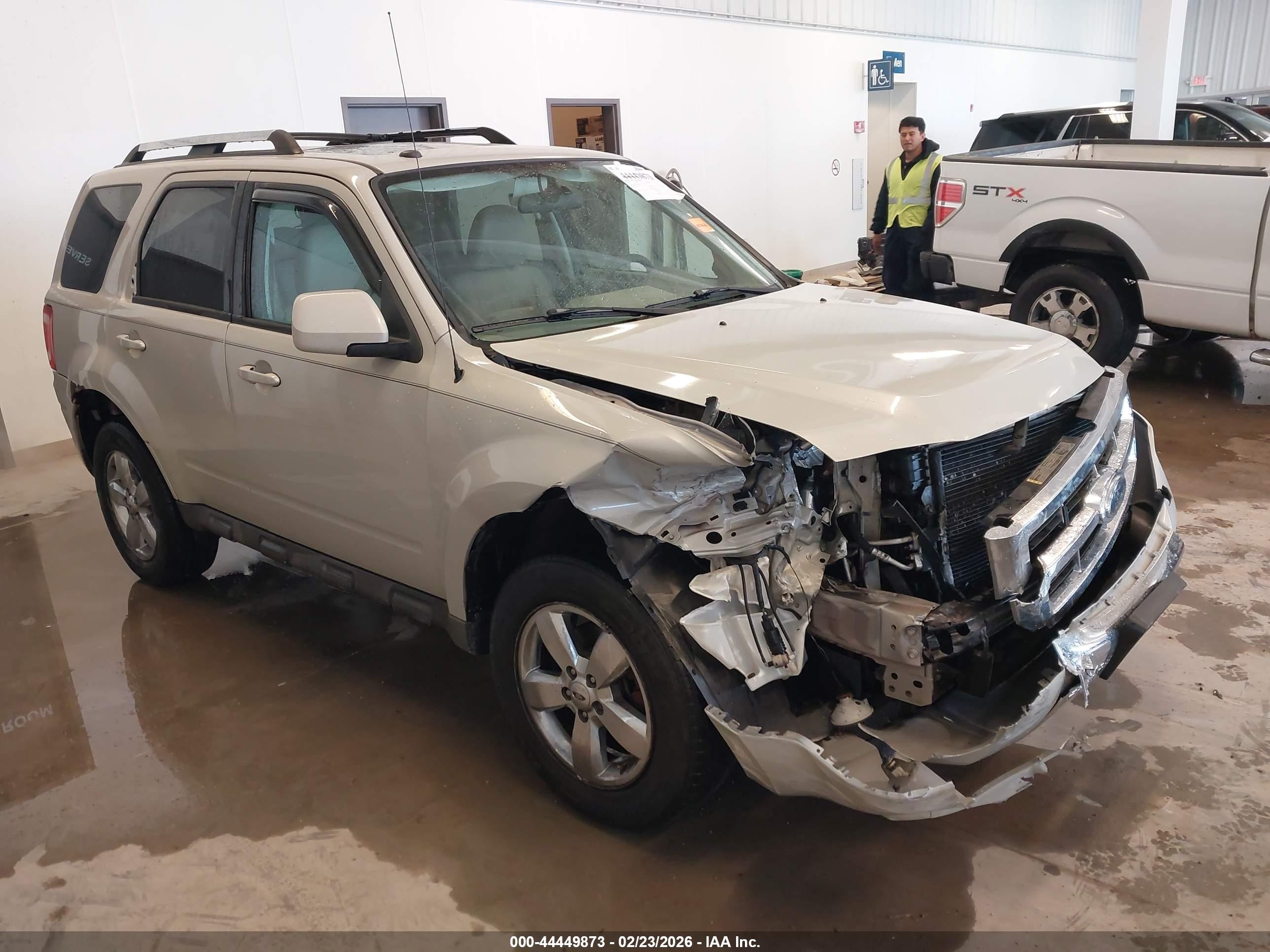 2009 Ford Escape Limited Серебряный vin: 1FMCU94G69KA65493