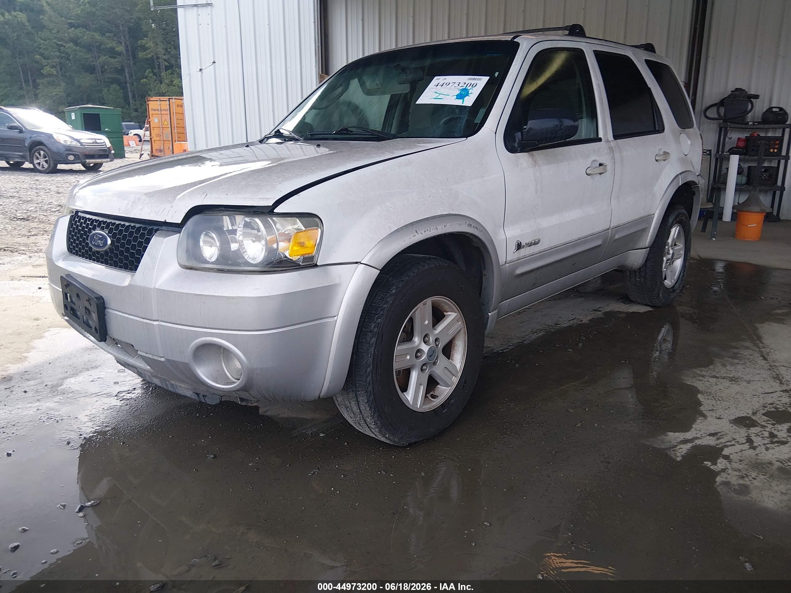2006 Ford Escape Hybrid   White vin: 1FMCU95H86KB21033
