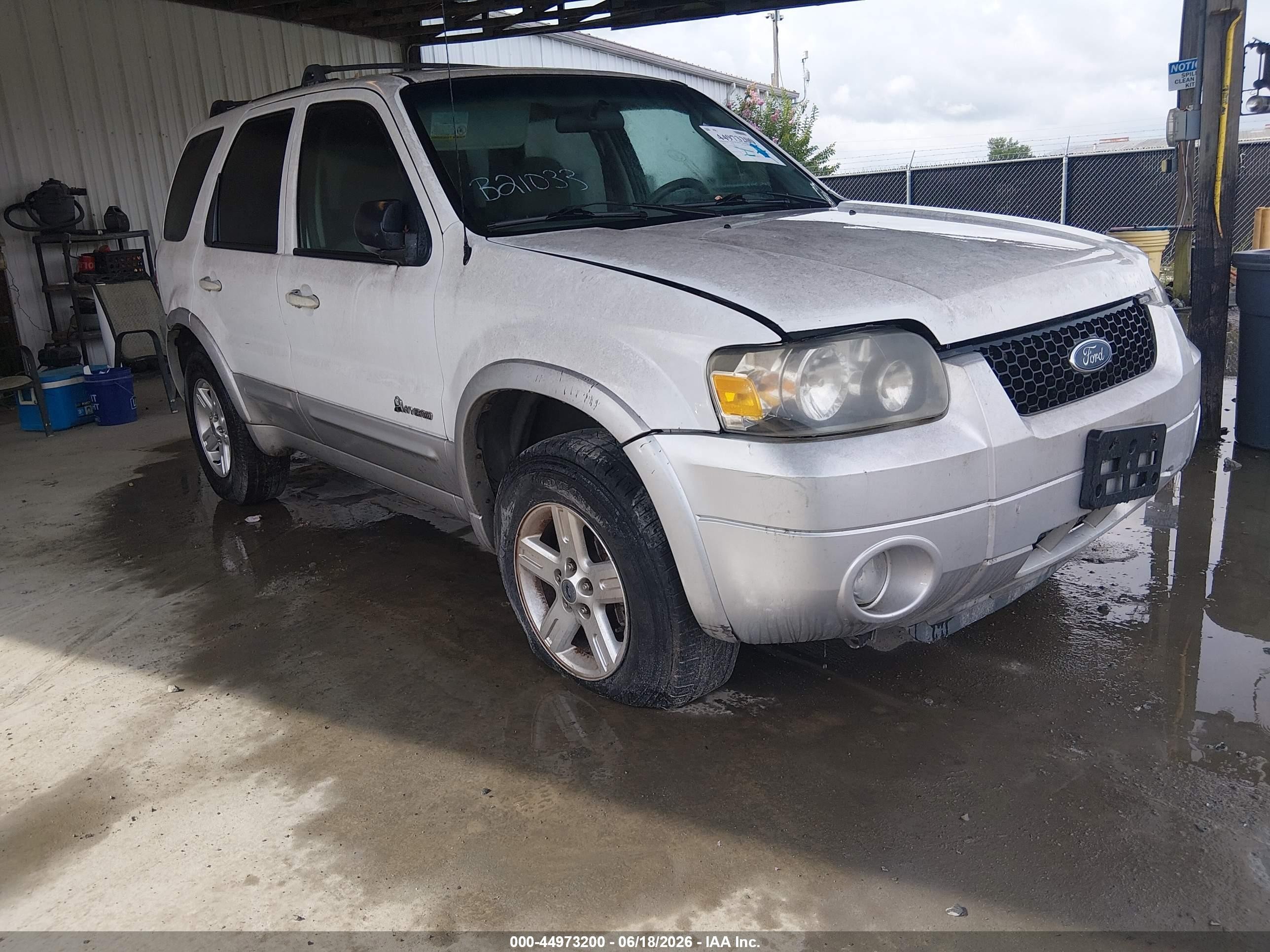 2006 Ford Escape Hybrid   White vin: 1FMCU95H86KB21033