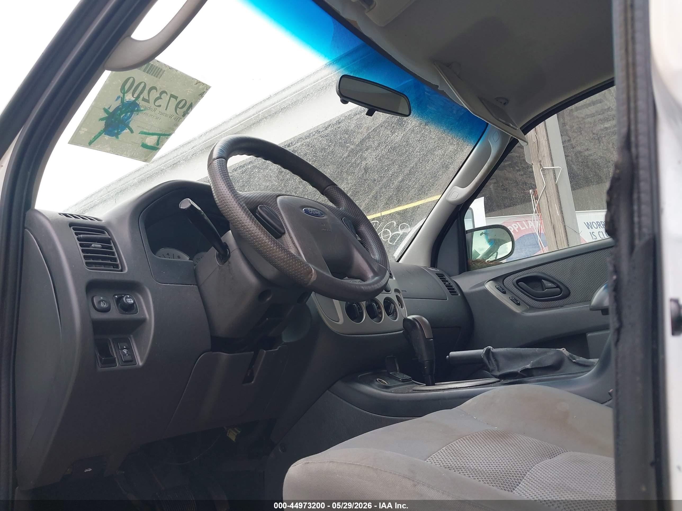 2006 Ford Escape Hybrid   White vin: 1FMCU95H86KB21033
