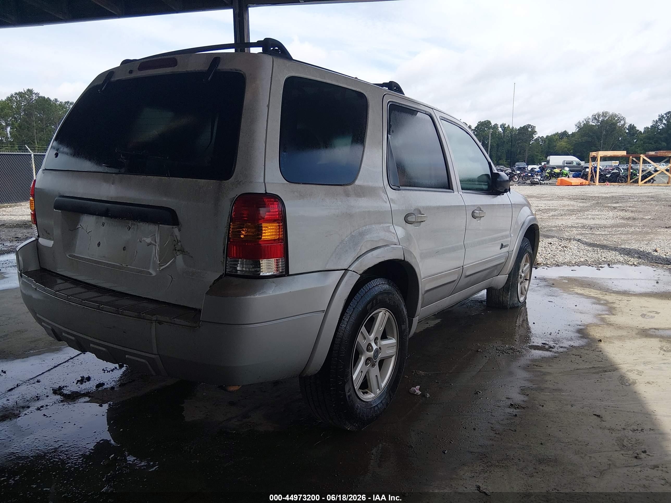 2006 Ford Escape Hybrid   White vin: 1FMCU95H86KB21033