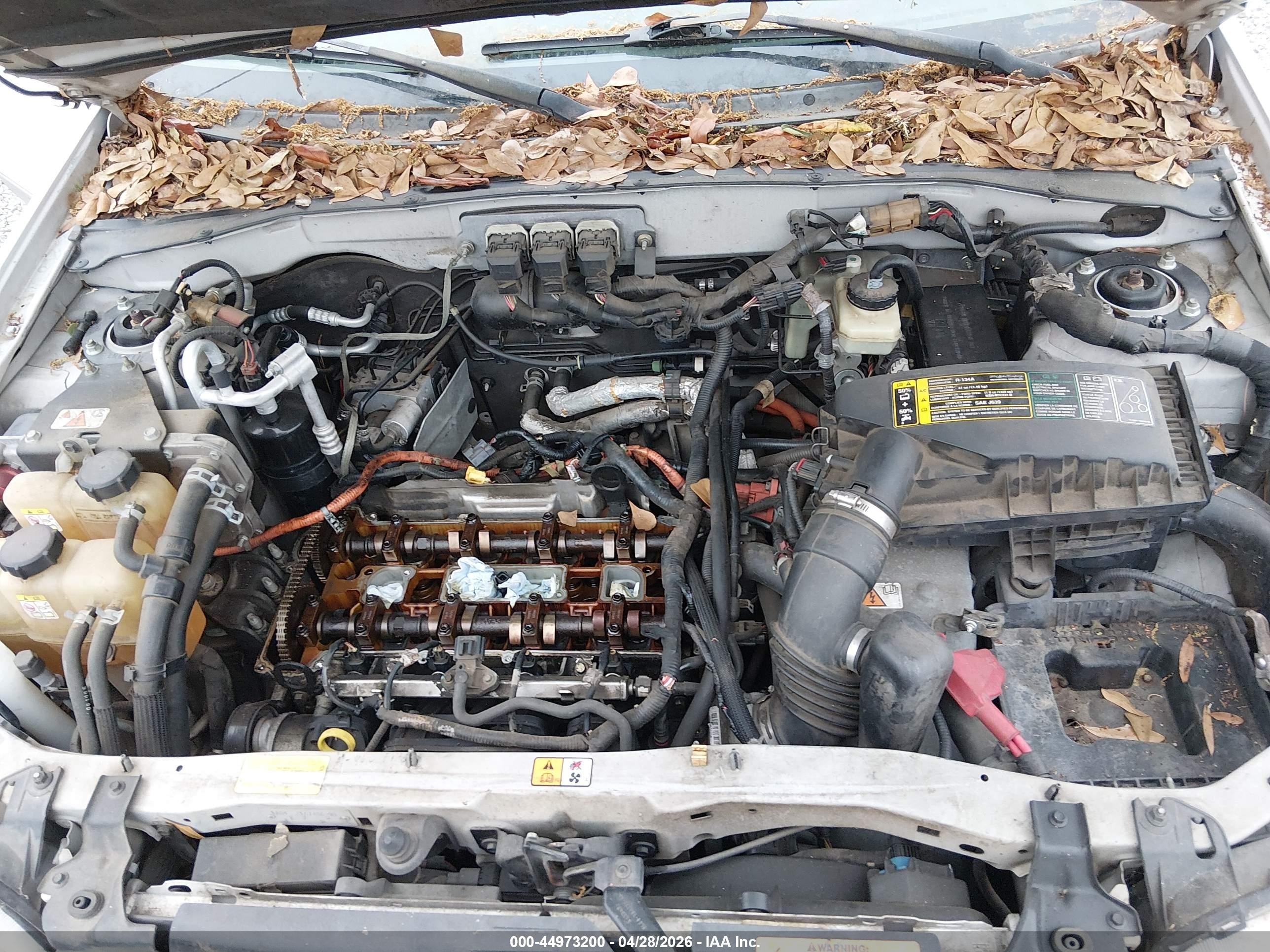 2006 Ford Escape Hybrid   White vin: 1FMCU95H86KB21033