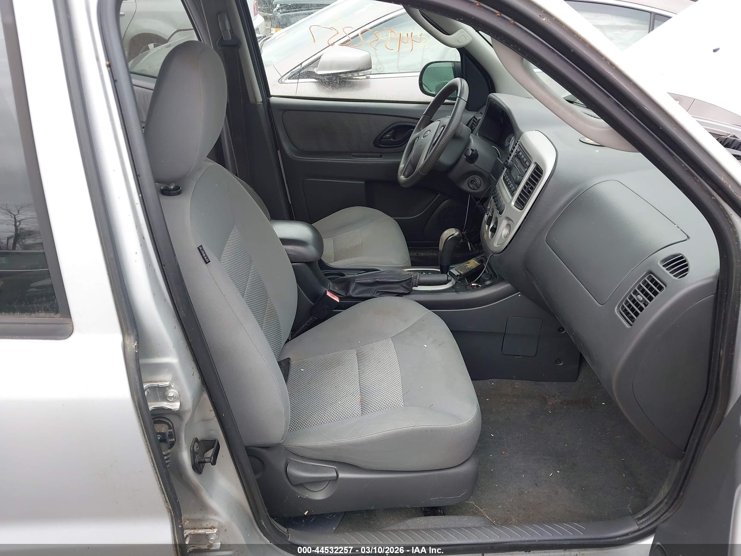 2006 Ford Escape Hybrid   Silver vin: 1FMCU96H36KA75075