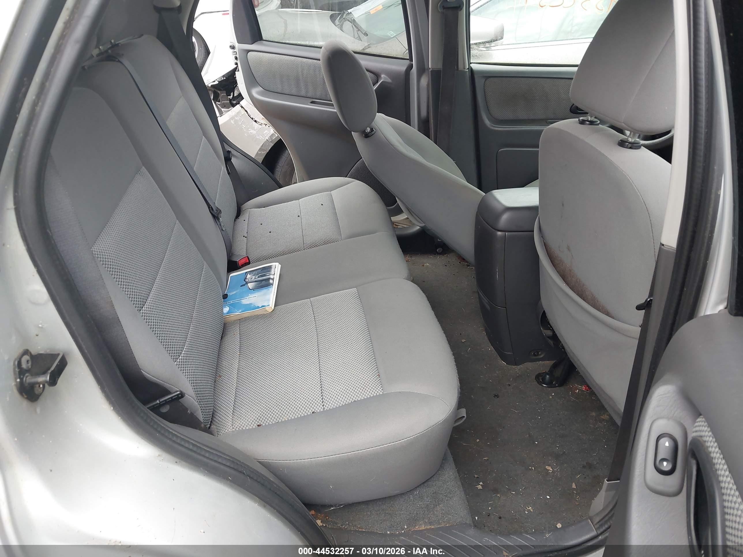 2006 Ford Escape Hybrid   Silver vin: 1FMCU96H36KA75075