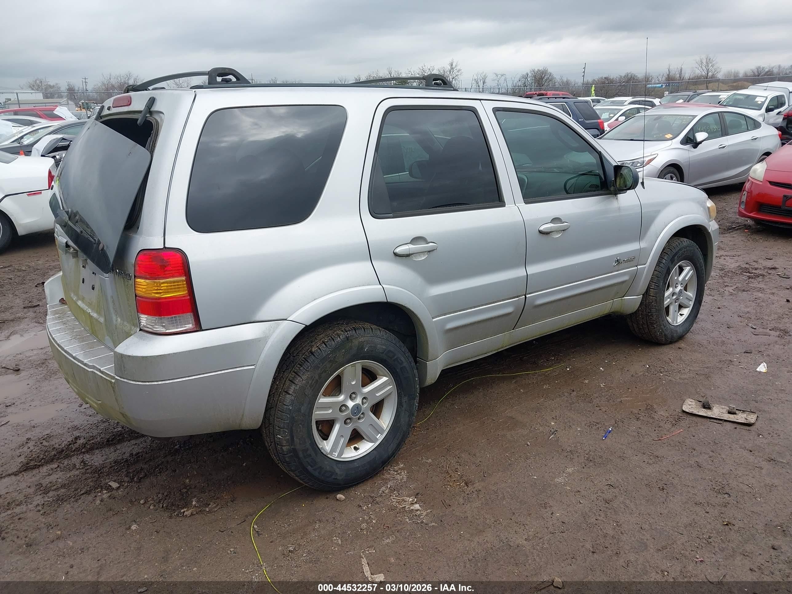 2006 Ford Escape Hybrid   Silver vin: 1FMCU96H36KA75075