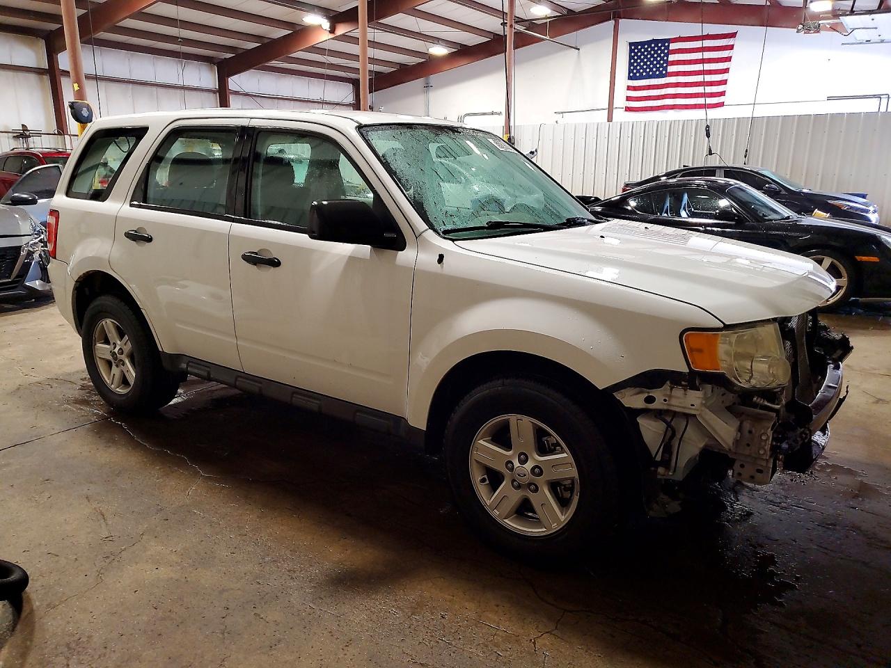 2012 Ford Escape Xls White vin: 1FMCU9C70CKB80986