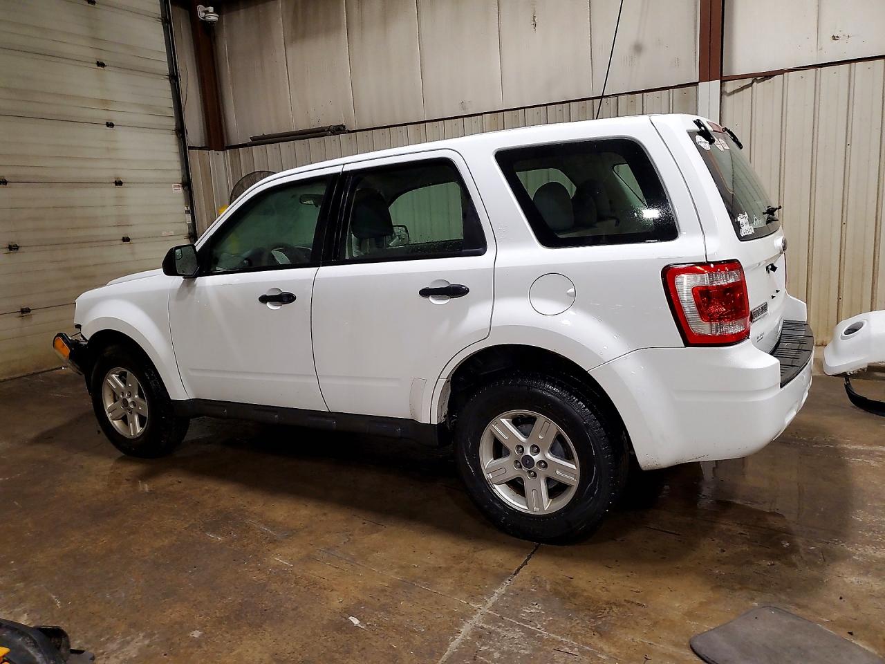 2012 Ford Escape Xls White vin: 1FMCU9C70CKB80986