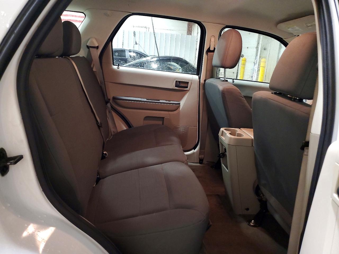 2012 Ford Escape Xls White vin: 1FMCU9C70CKB80986