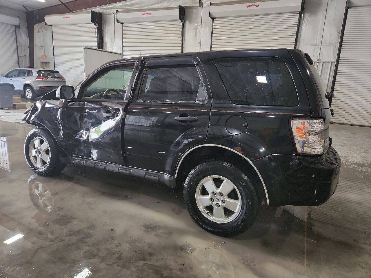 2010 Ford Escape Xls Черный vin: 1FMCU9C71AKD31881