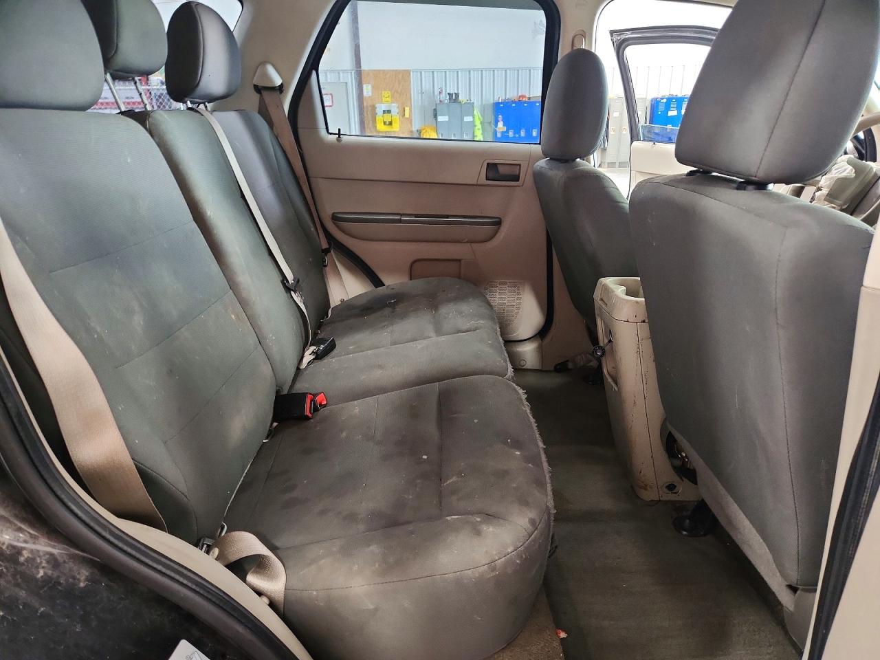 2010 Ford Escape Xls Черный vin: 1FMCU9C71AKD31881