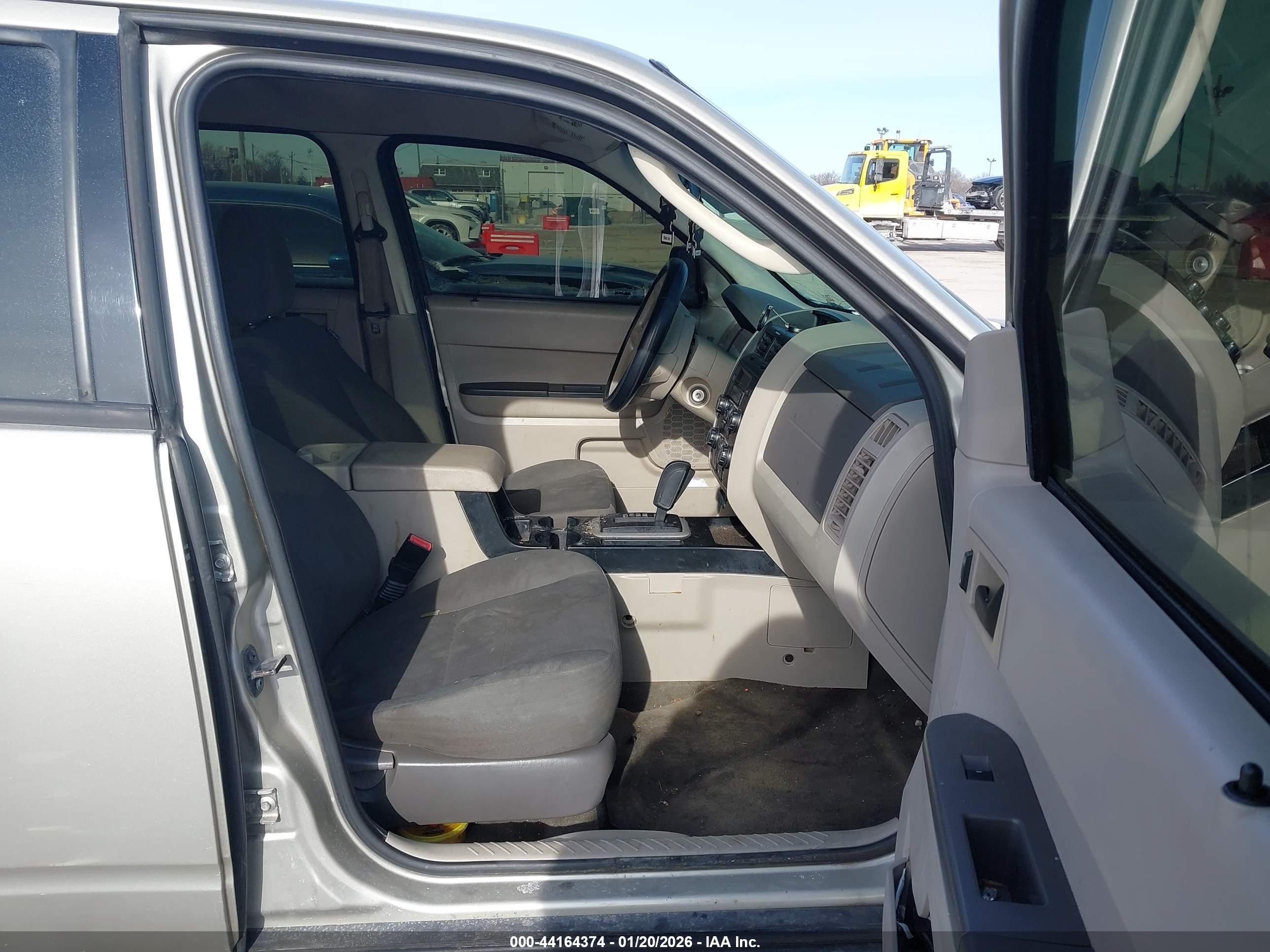 2012 Ford Escape Xls Beige vin: 1FMCU9C73CKB44094