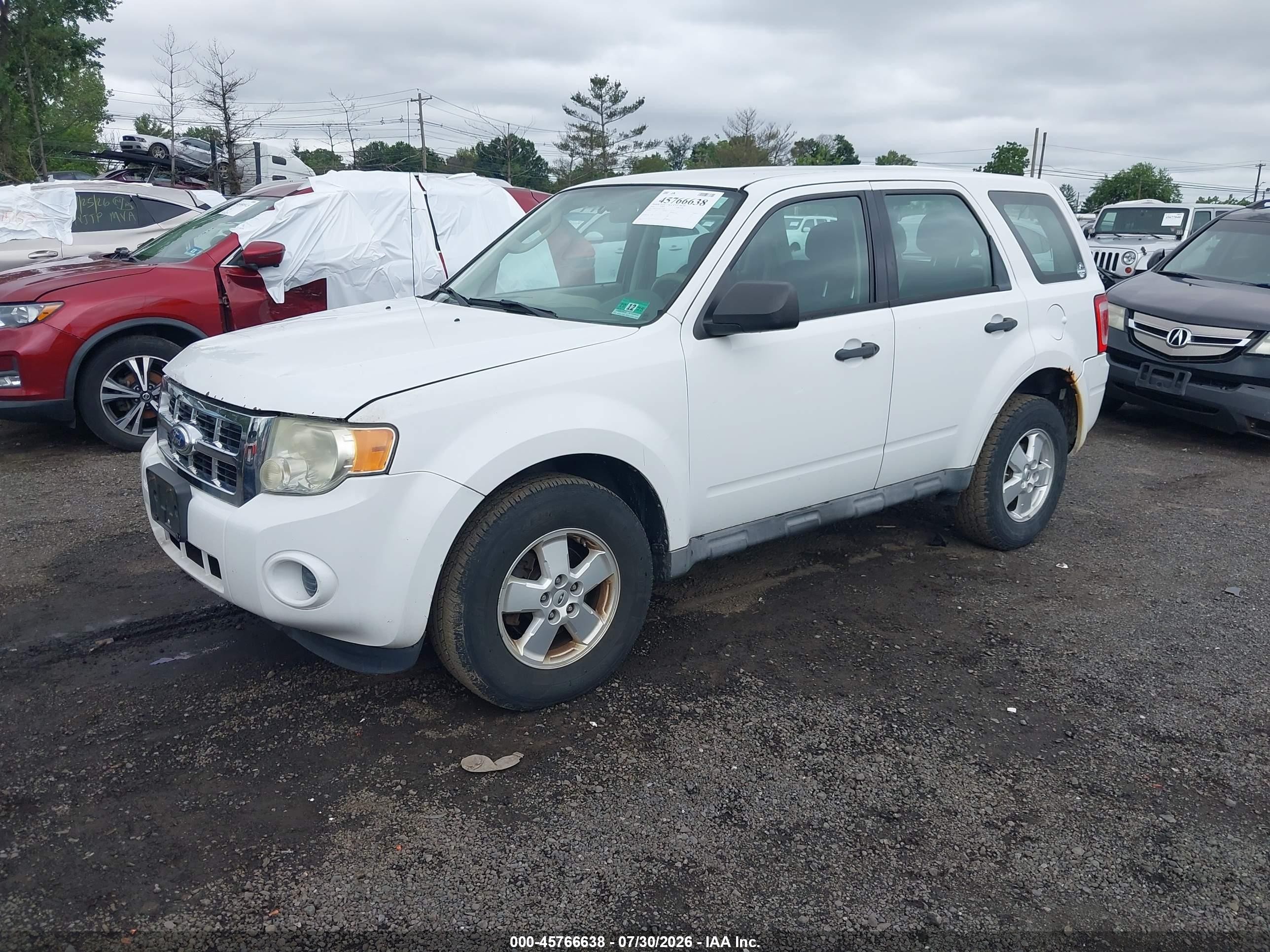 2010 Ford Escape Xls White vin: 1FMCU9C74AKC58506