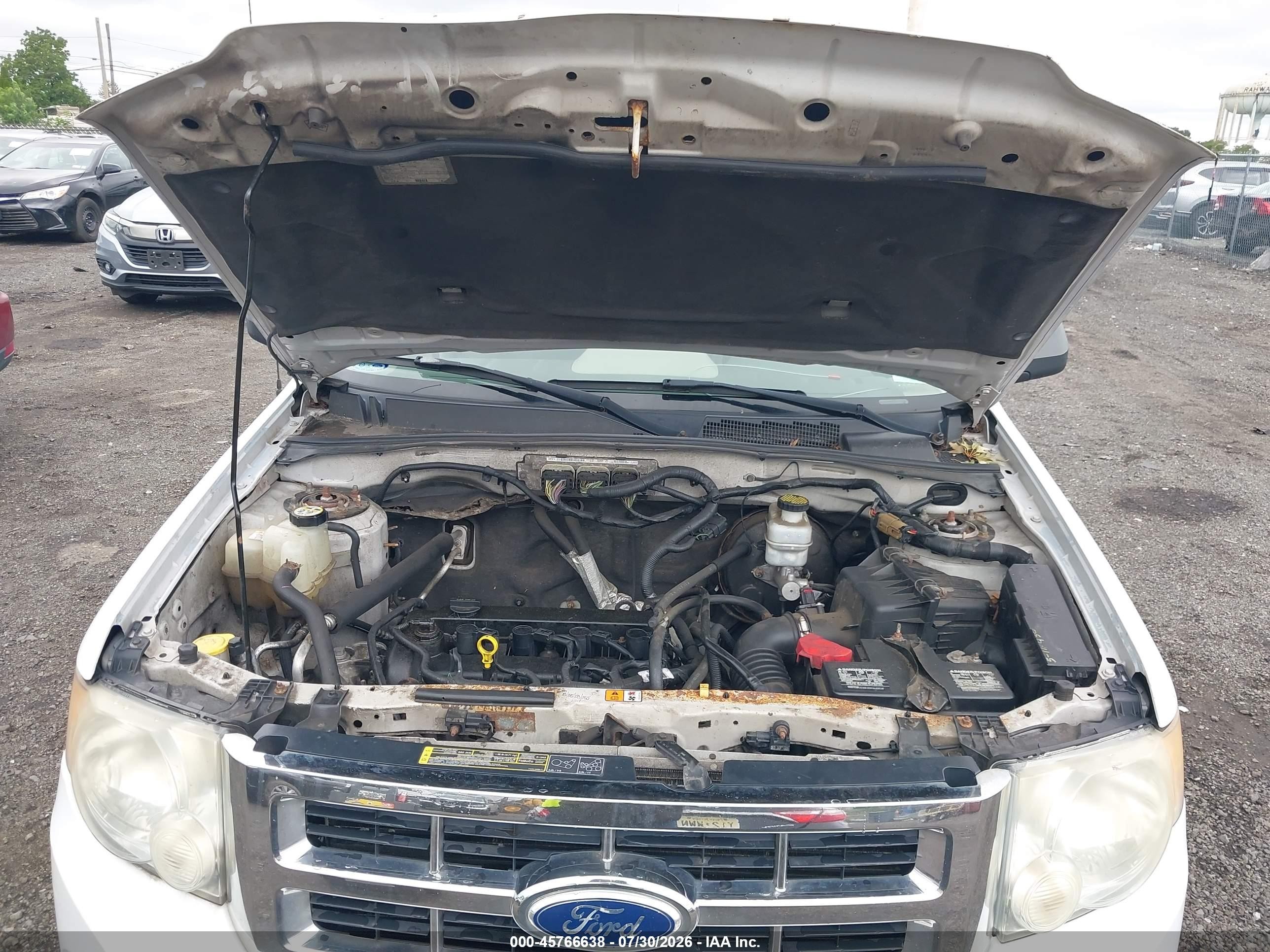 2010 Ford Escape Xls White vin: 1FMCU9C74AKC58506