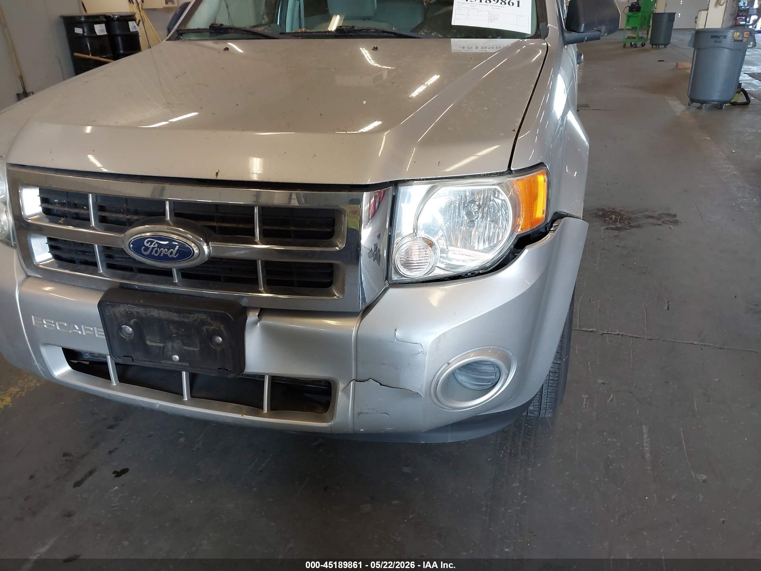 2010 Ford Escape Xls Silver vin: 1FMCU9C74AKD12032