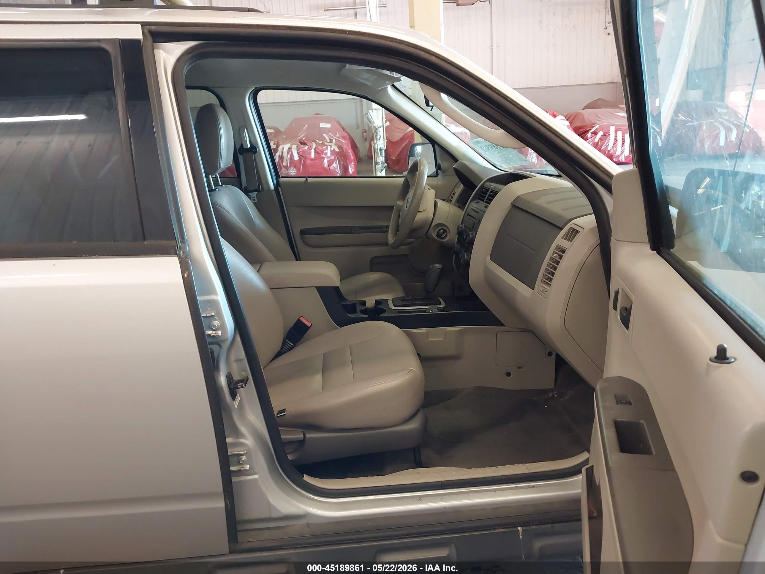 2010 Ford Escape Xls Silver vin: 1FMCU9C74AKD12032