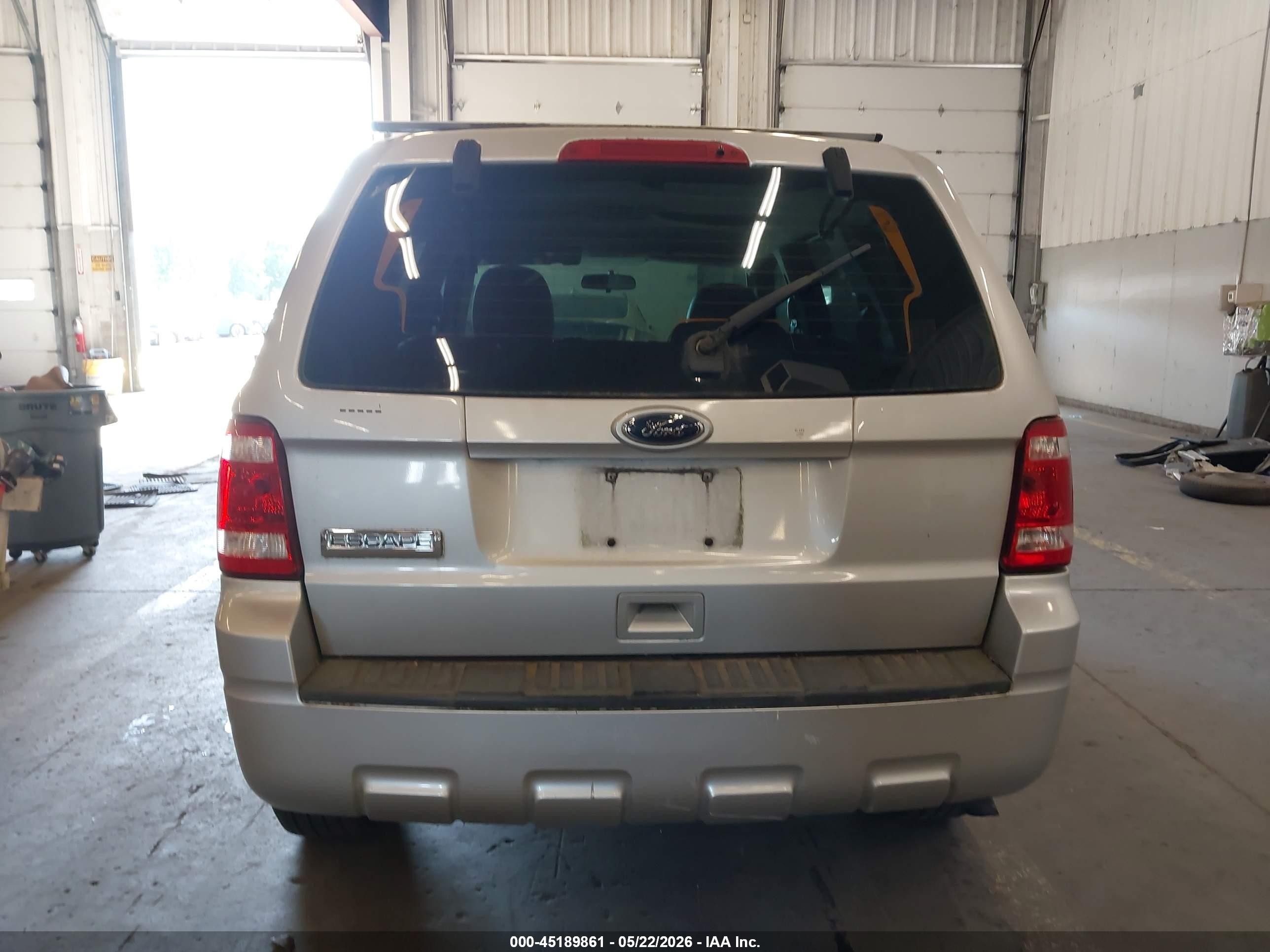 2010 Ford Escape Xls Silver vin: 1FMCU9C74AKD12032