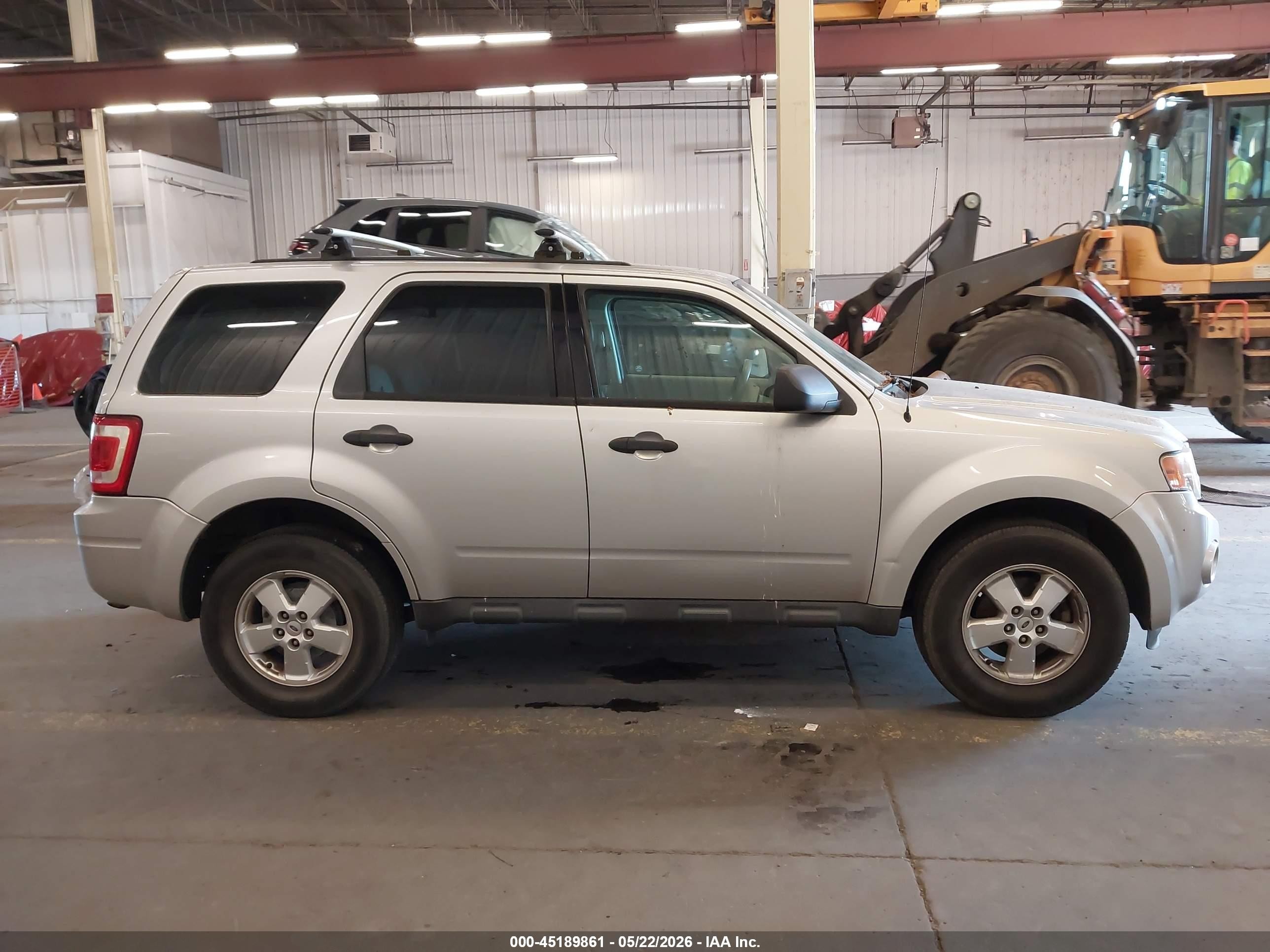 2010 Ford Escape Xls Silver vin: 1FMCU9C74AKD12032