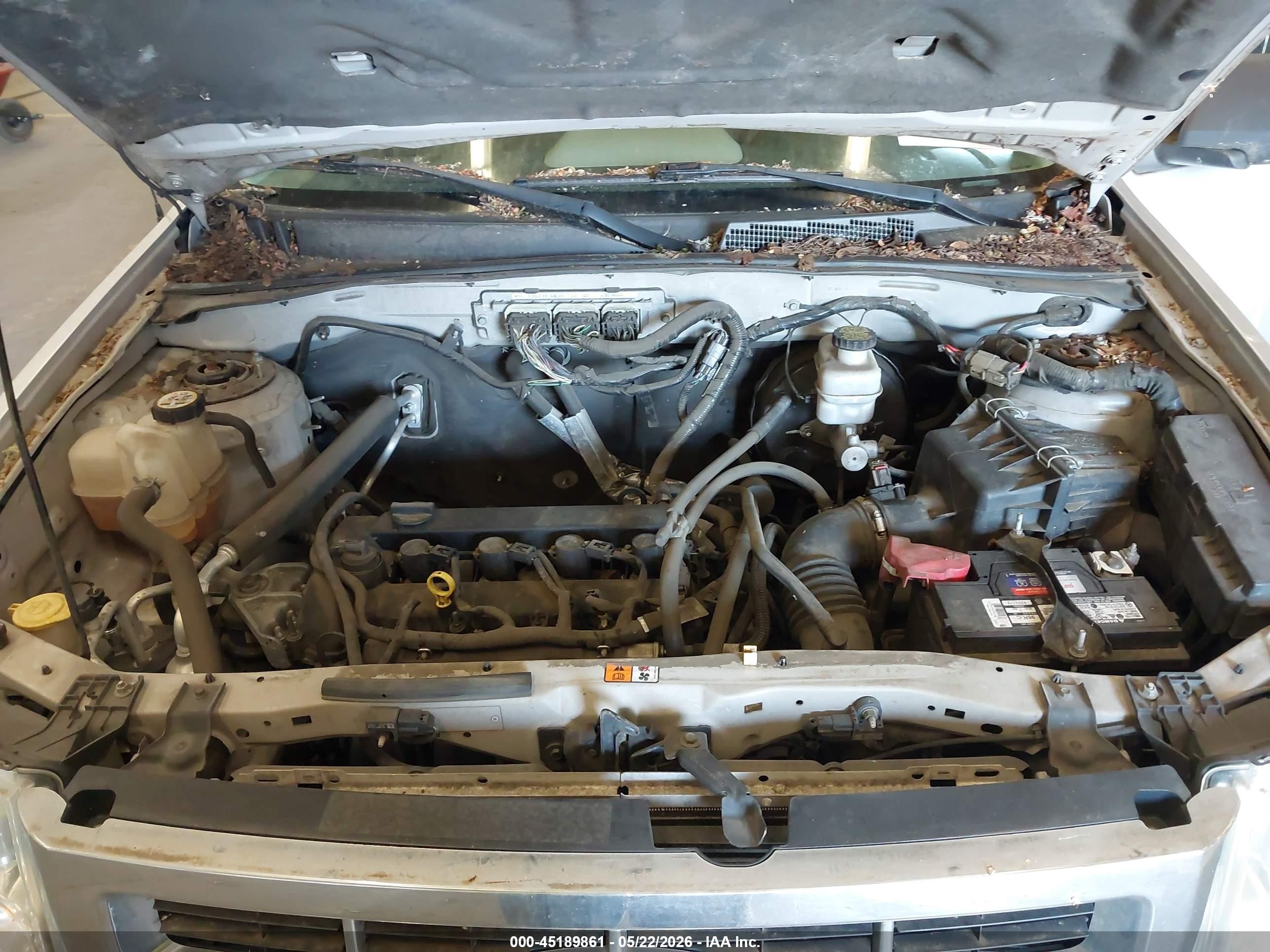 2010 Ford Escape Xls Silver vin: 1FMCU9C74AKD12032