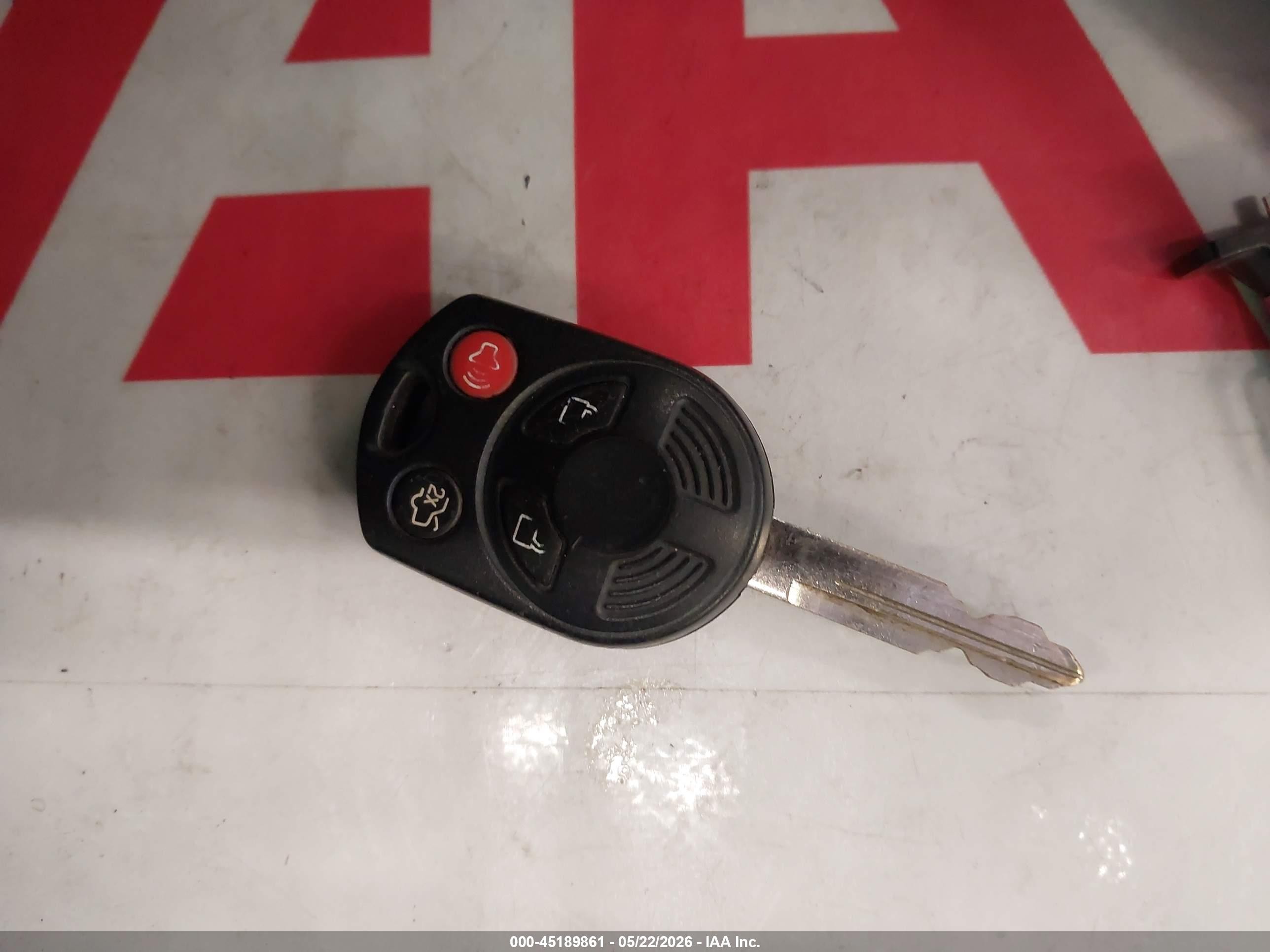 2010 Ford Escape Xls Silver vin: 1FMCU9C74AKD12032