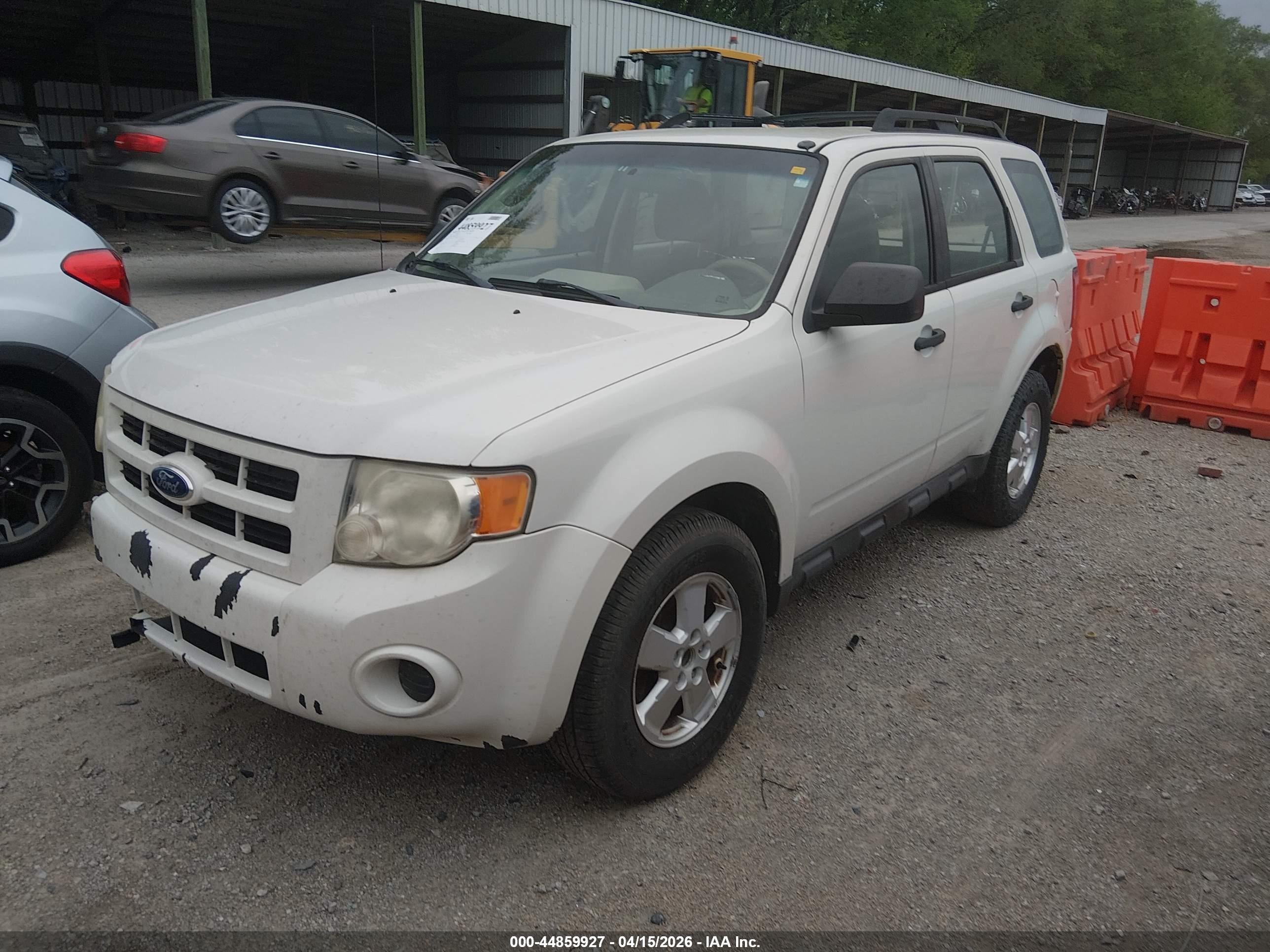 2011 Ford Escape Xls White vin: 1FMCU9C74BKA27588