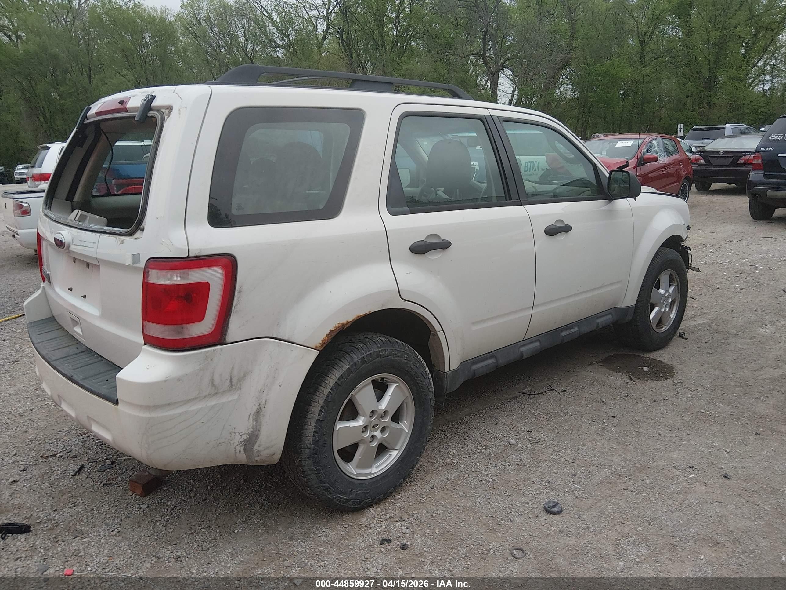 2011 Ford Escape Xls White vin: 1FMCU9C74BKA27588