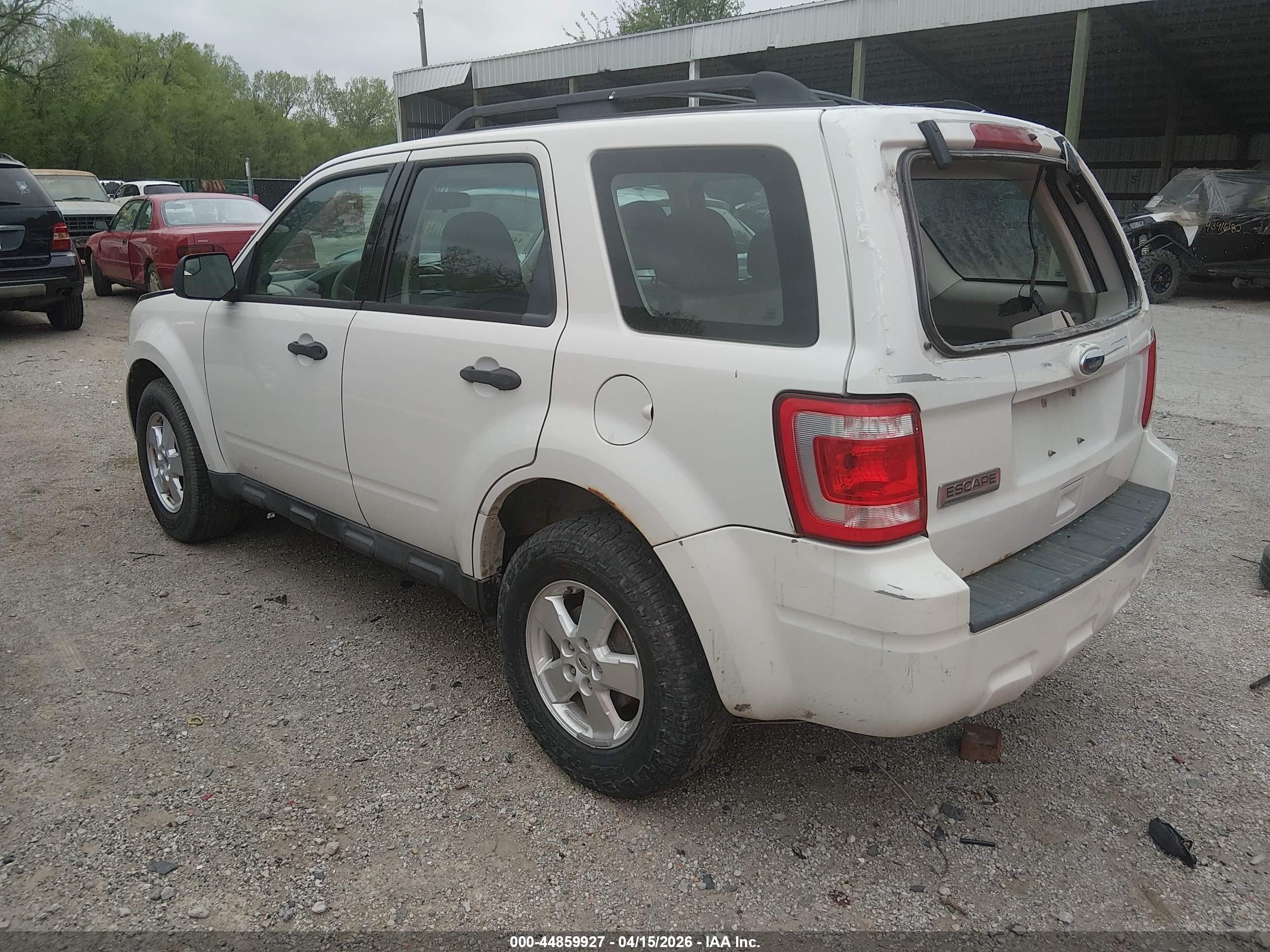 2011 Ford Escape Xls White vin: 1FMCU9C74BKA27588