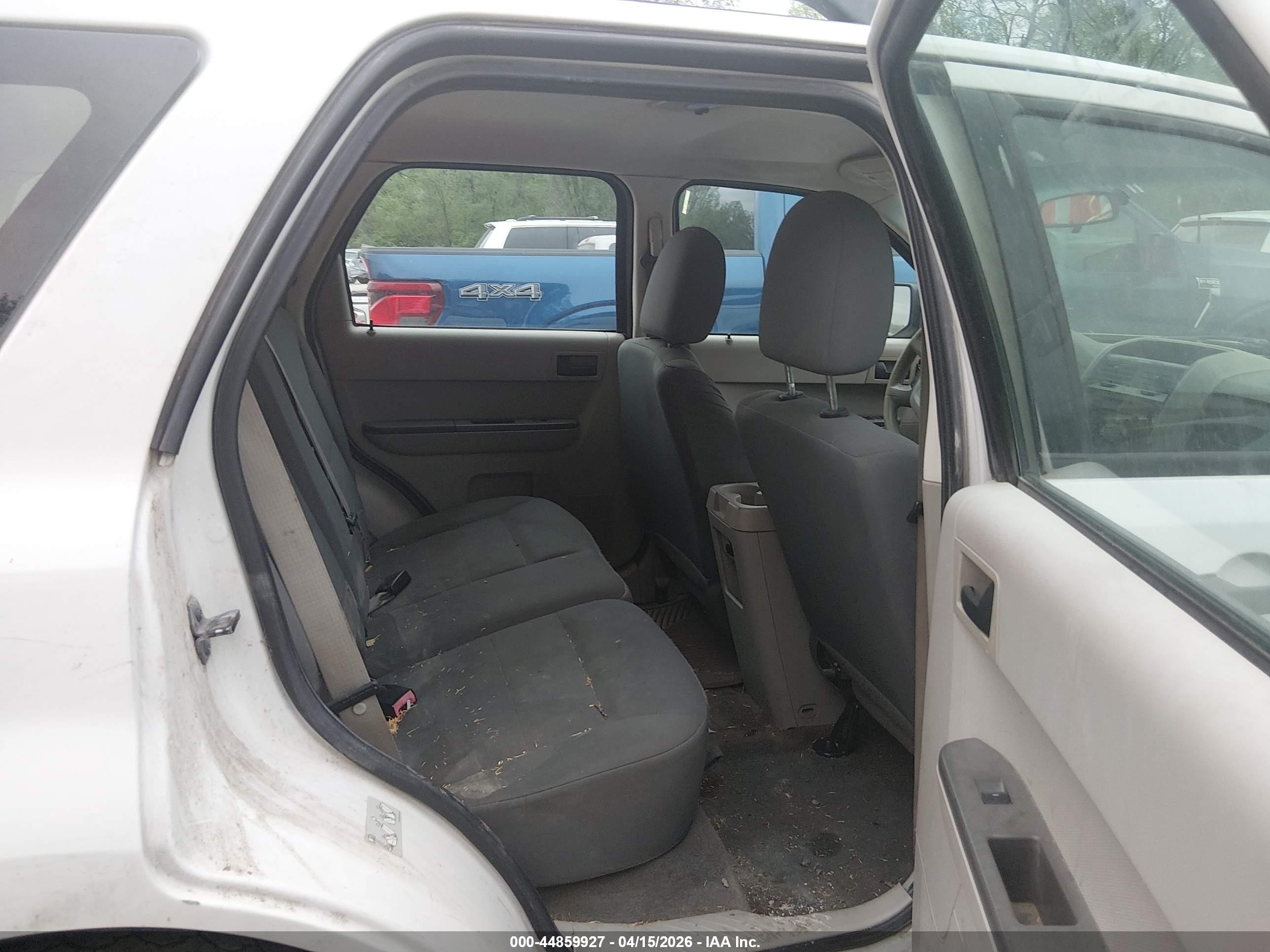 2011 Ford Escape Xls White vin: 1FMCU9C74BKA27588