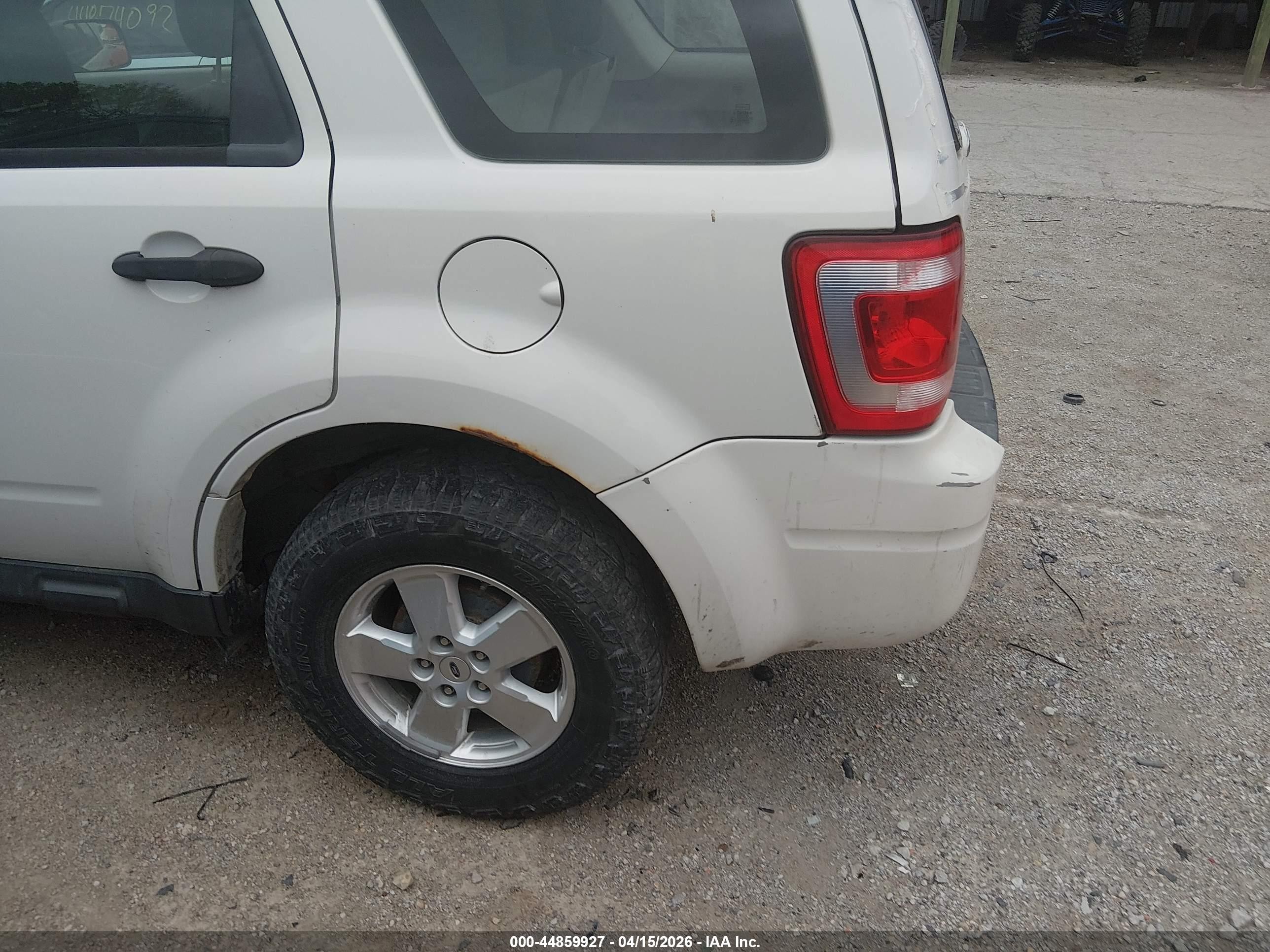2011 Ford Escape Xls White vin: 1FMCU9C74BKA27588