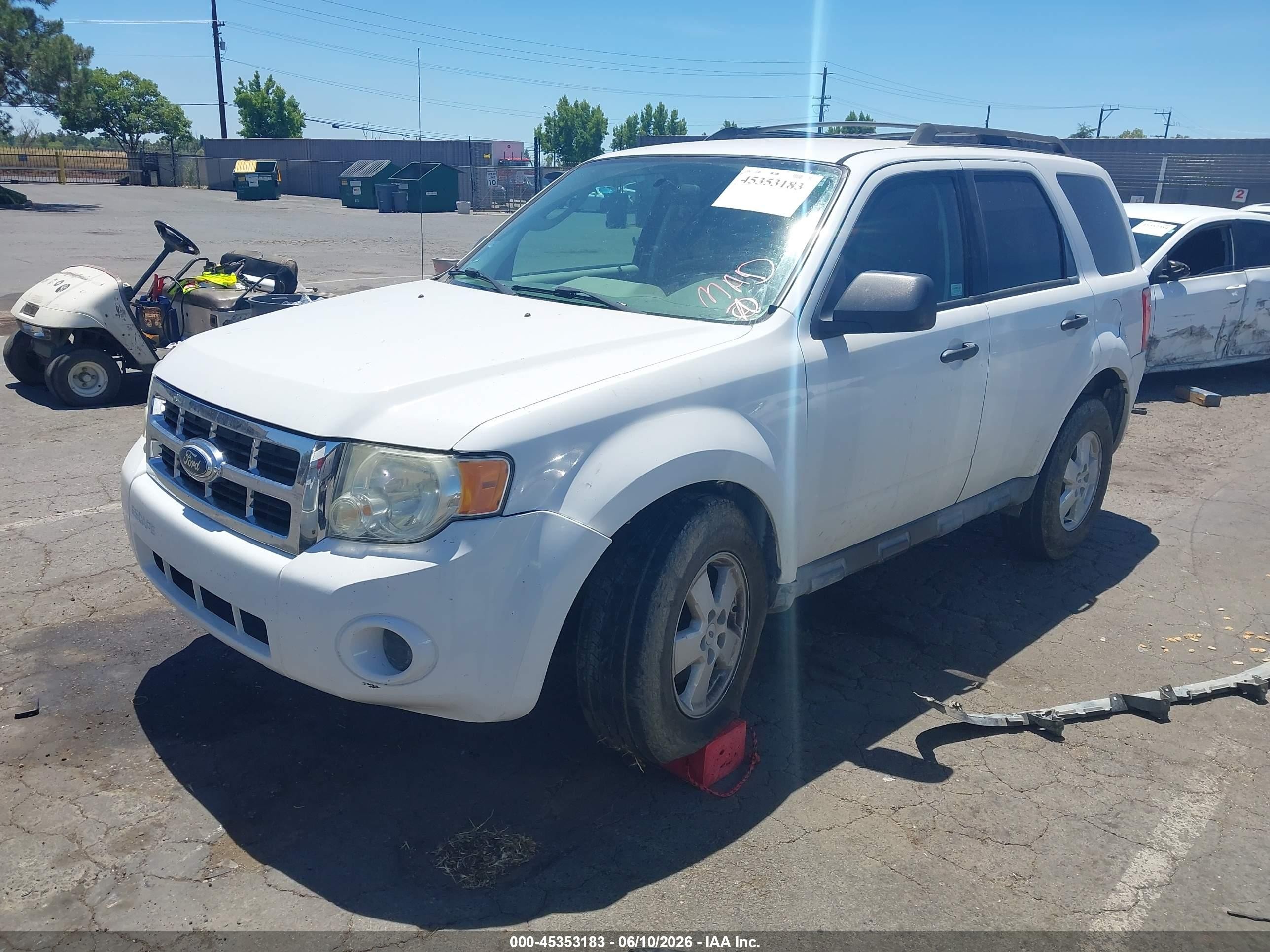 2011 Ford Escape Xls White vin: 1FMCU9C74BKB46970