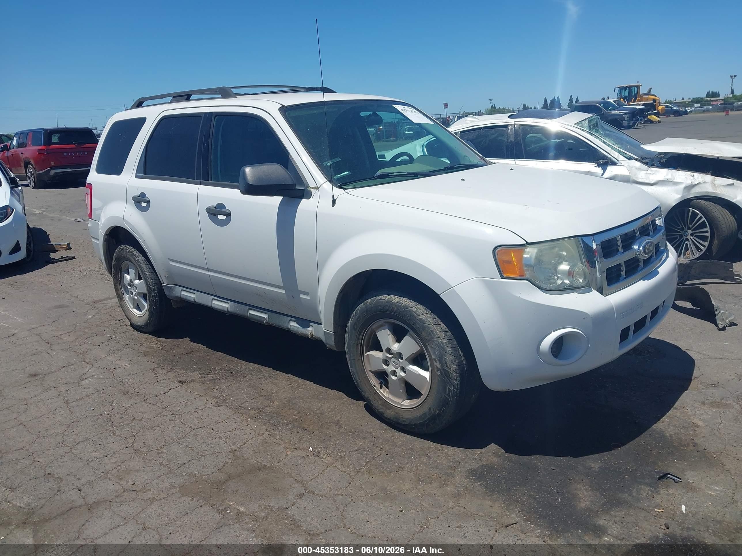 2011 Ford Escape Xls White vin: 1FMCU9C74BKB46970