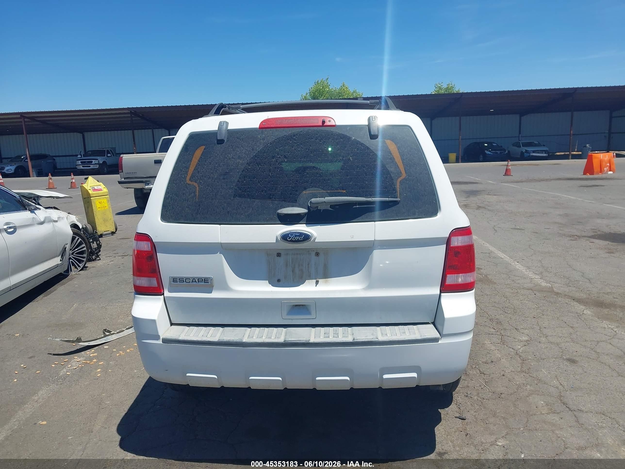 2011 Ford Escape Xls White vin: 1FMCU9C74BKB46970