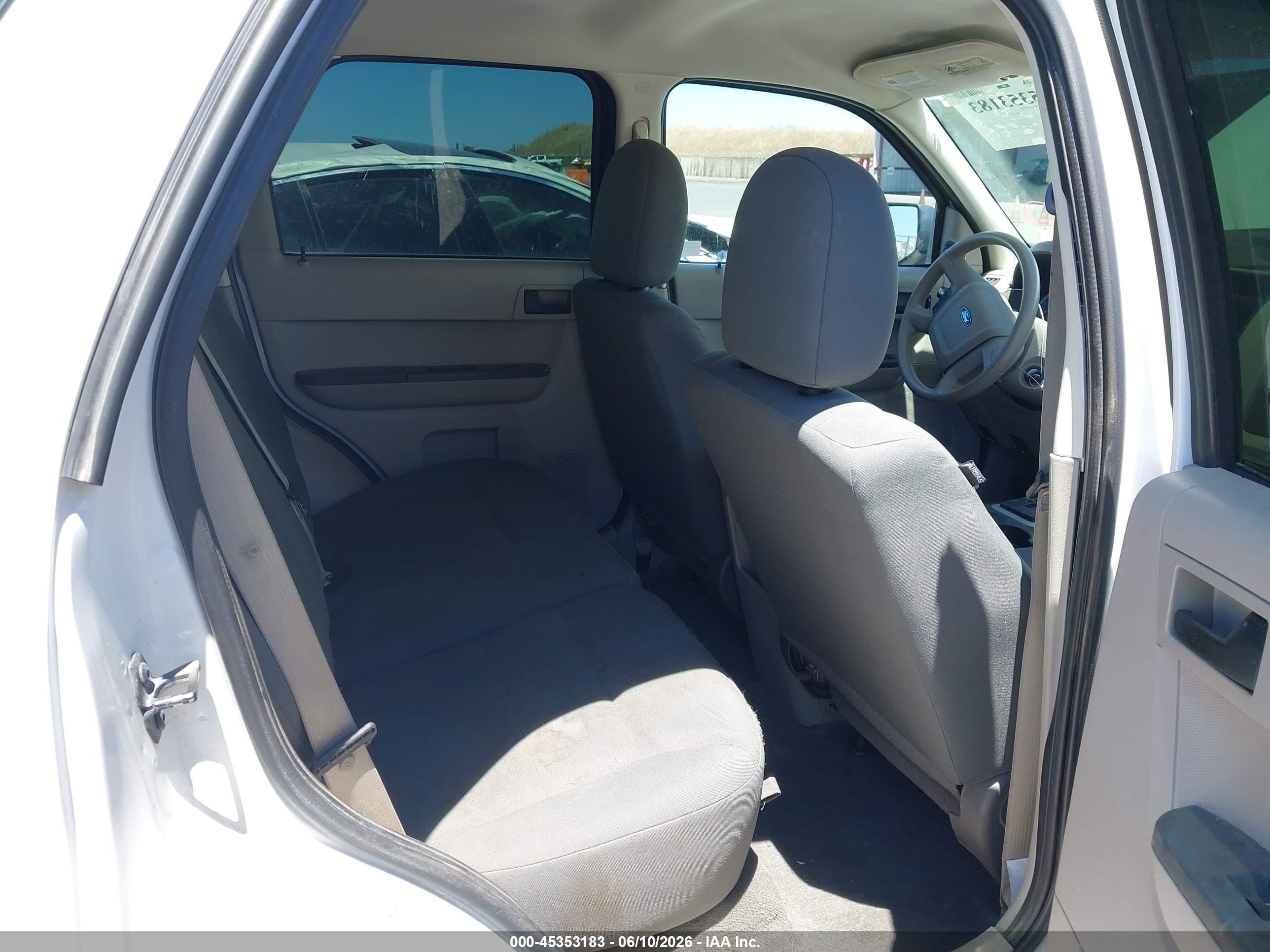 2011 Ford Escape Xls White vin: 1FMCU9C74BKB46970