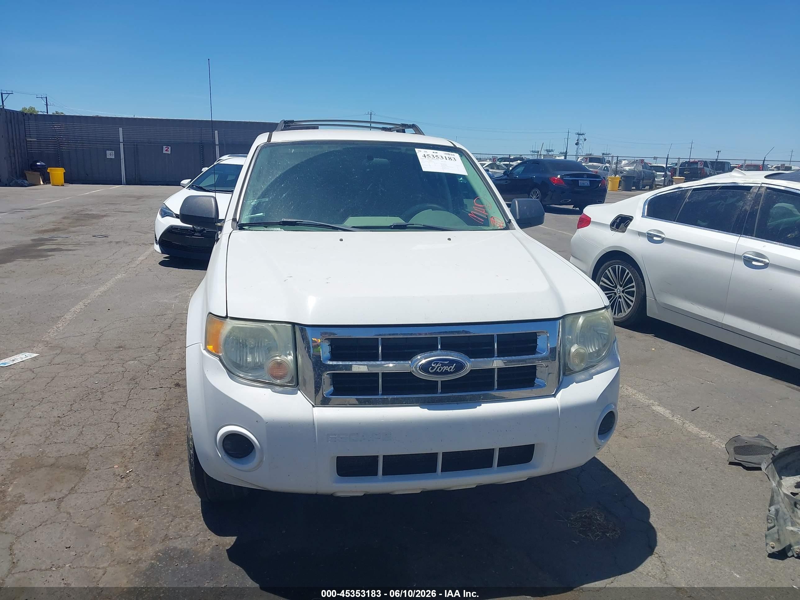 2011 Ford Escape Xls White vin: 1FMCU9C74BKB46970