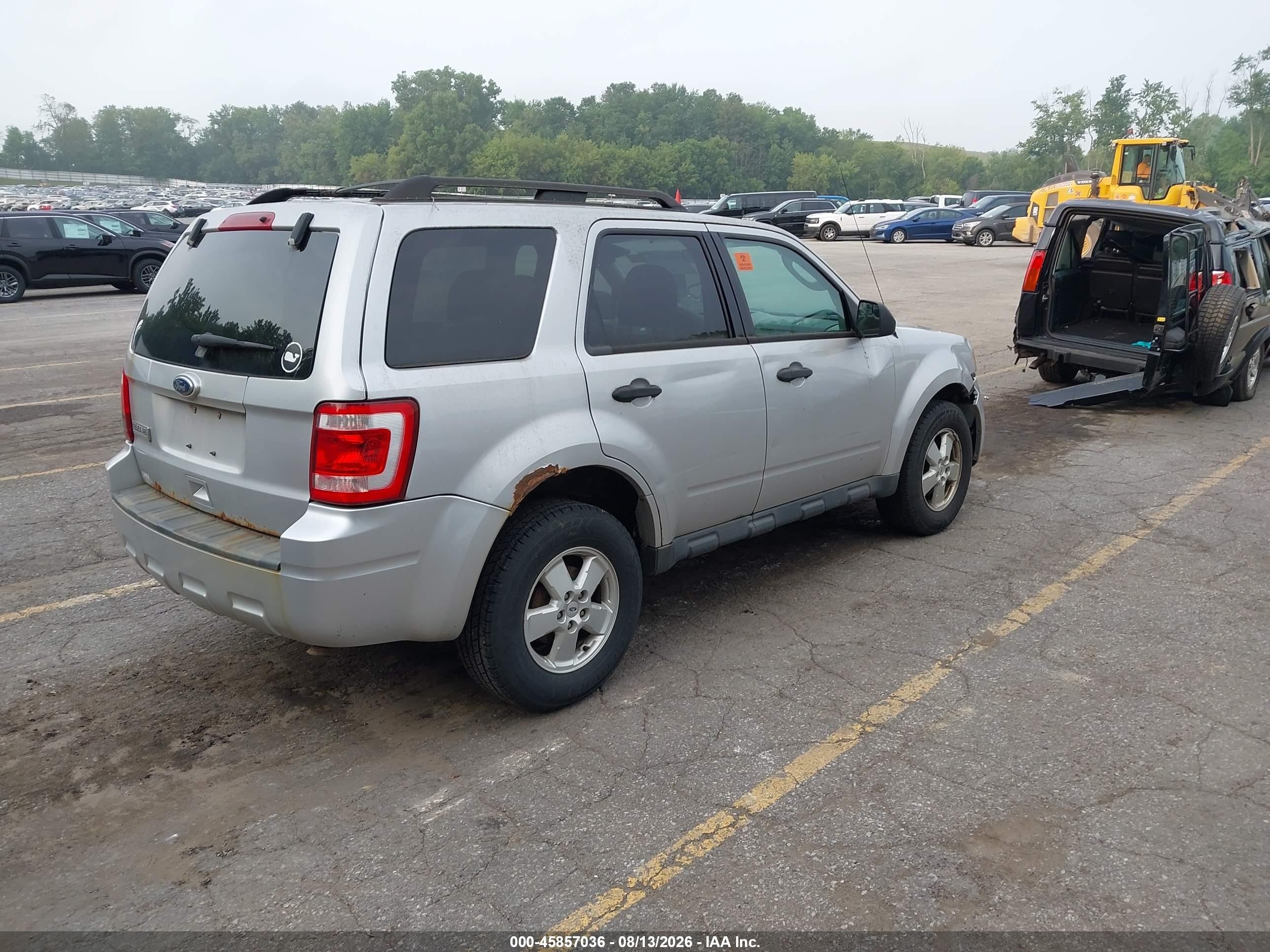 2010 Ford Escape Xls Серебряный vin: 1FMCU9C75AKD12752