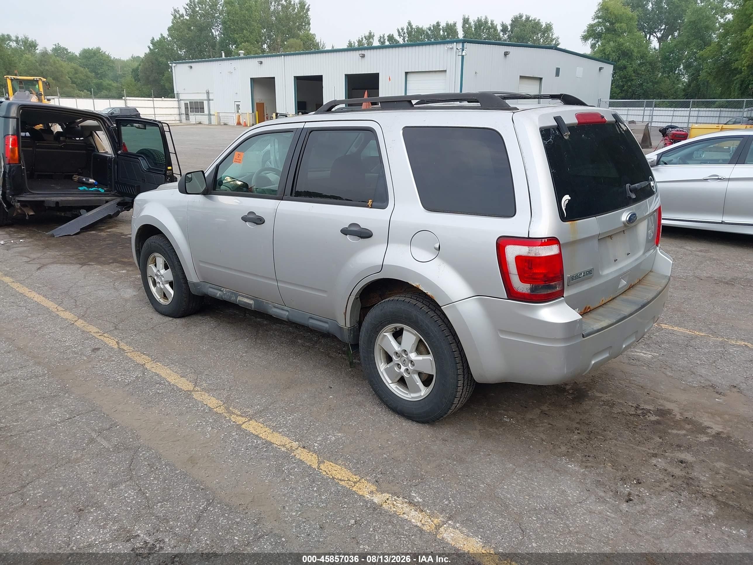 2010 Ford Escape Xls Серебряный vin: 1FMCU9C75AKD12752