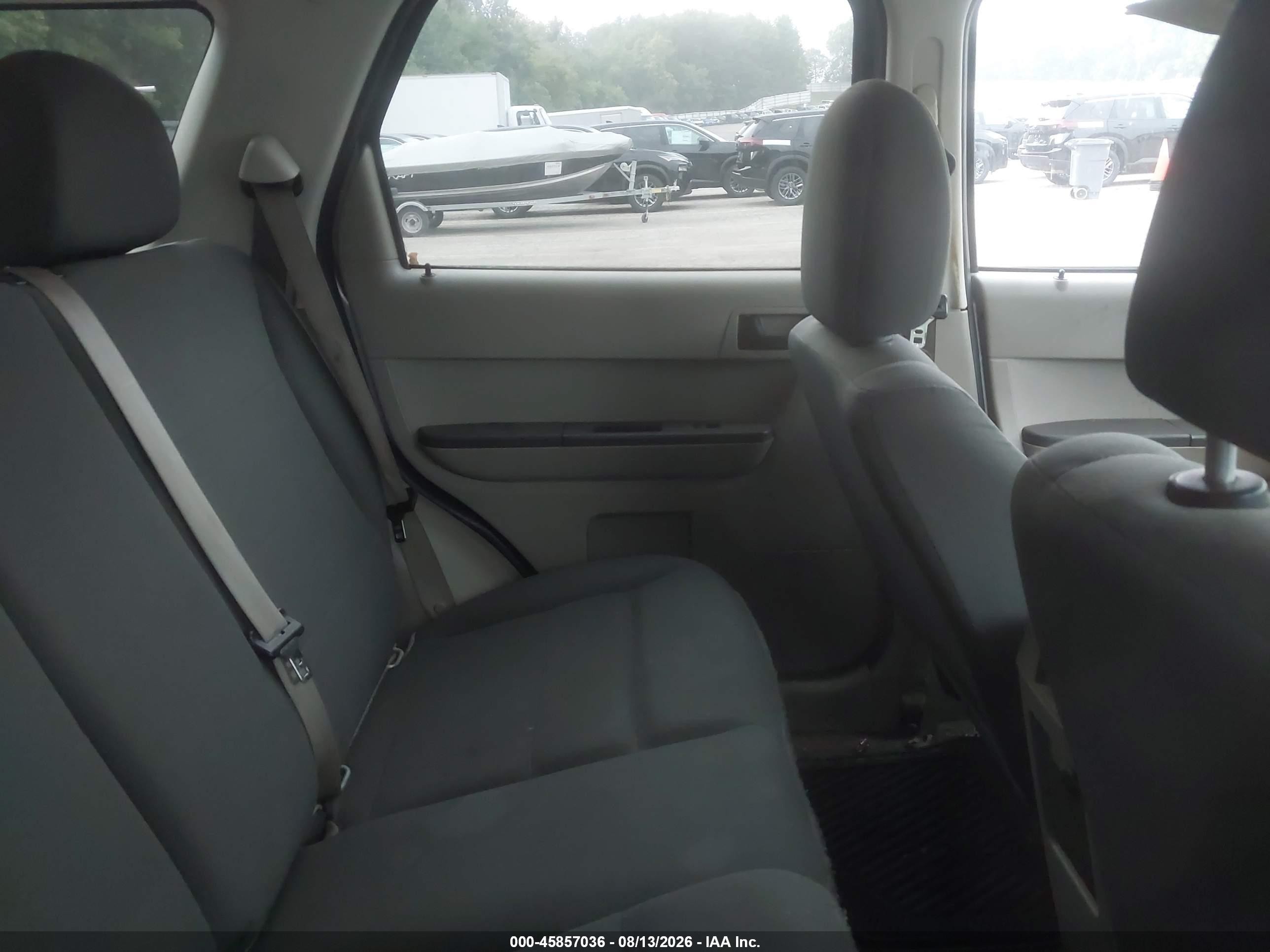 2010 Ford Escape Xls Серебряный vin: 1FMCU9C75AKD12752