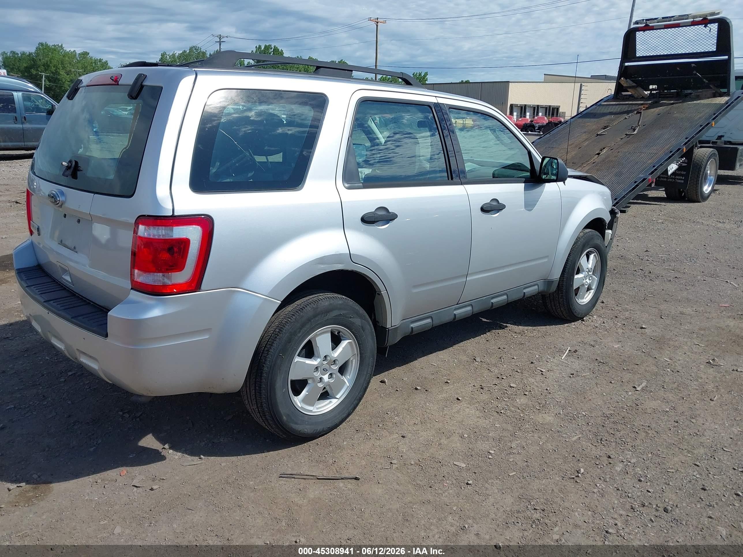 2011 Ford Escape Xls White vin: 1FMCU9C75BKA02702