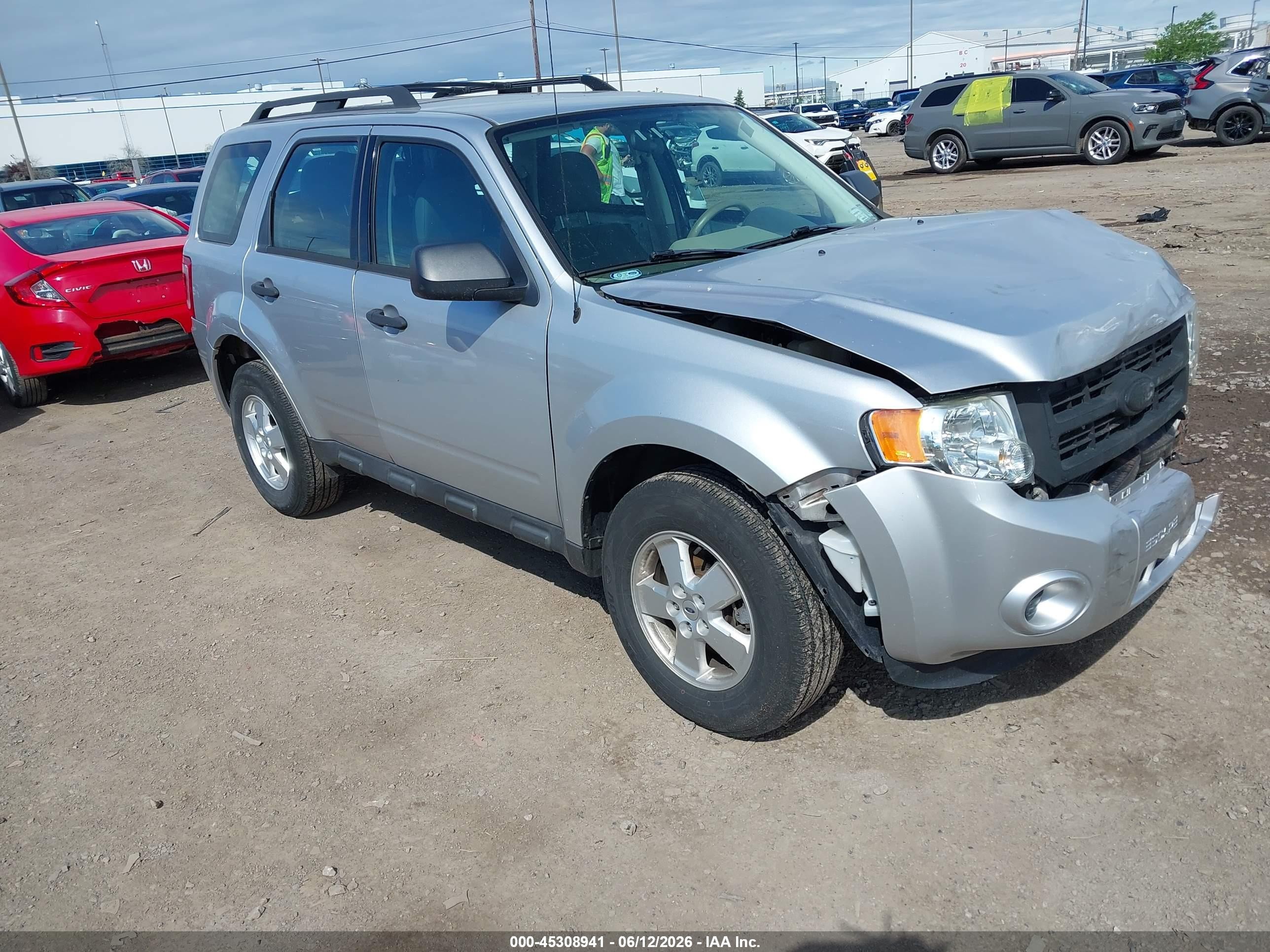 2011 Ford Escape Xls White vin: 1FMCU9C75BKA02702
