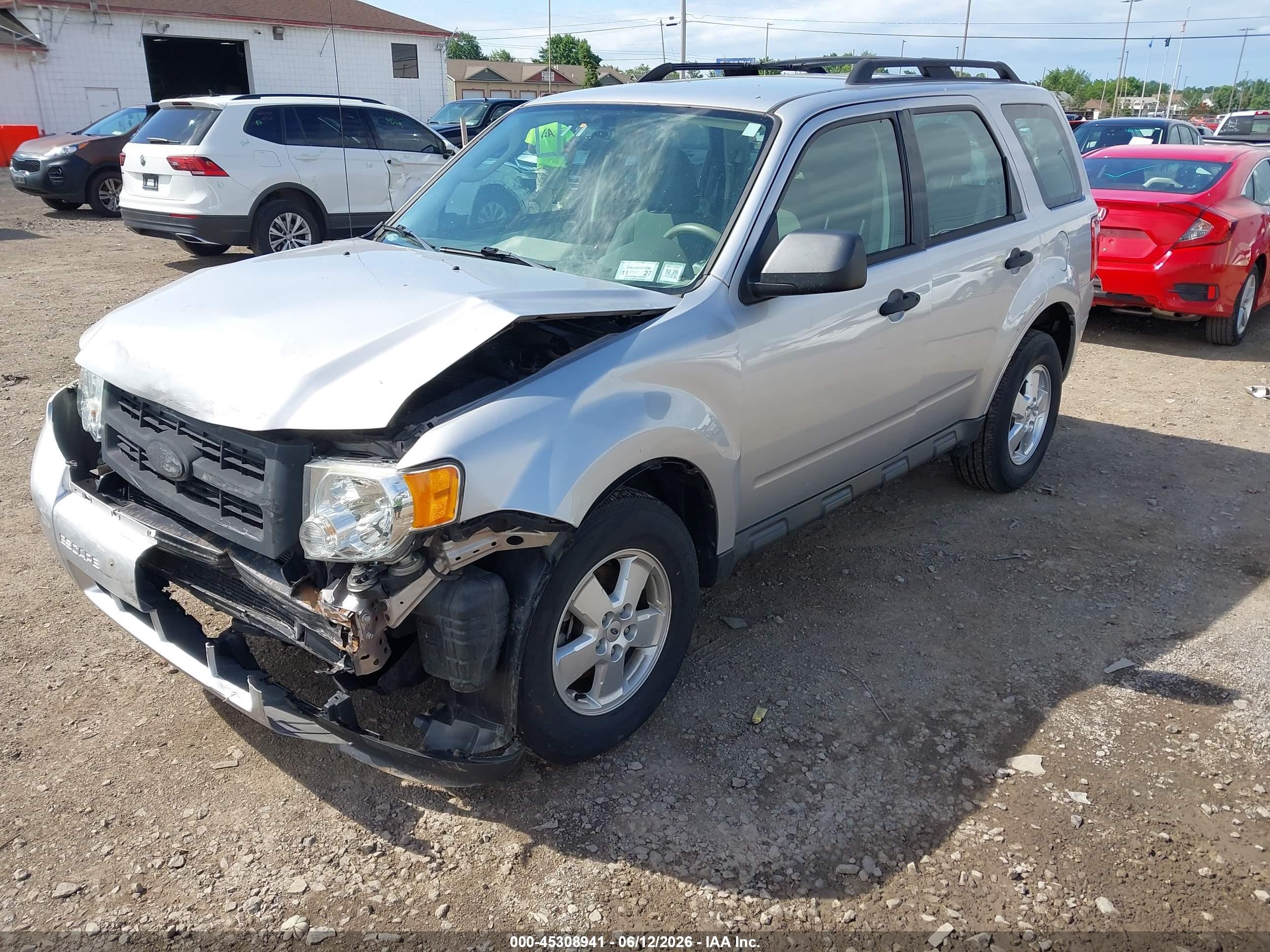 2011 Ford Escape Xls White vin: 1FMCU9C75BKA02702