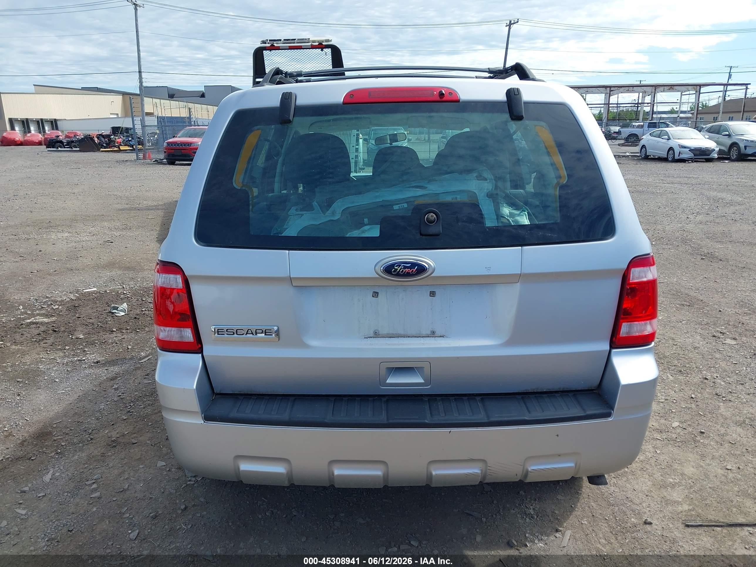 2011 Ford Escape Xls White vin: 1FMCU9C75BKA02702