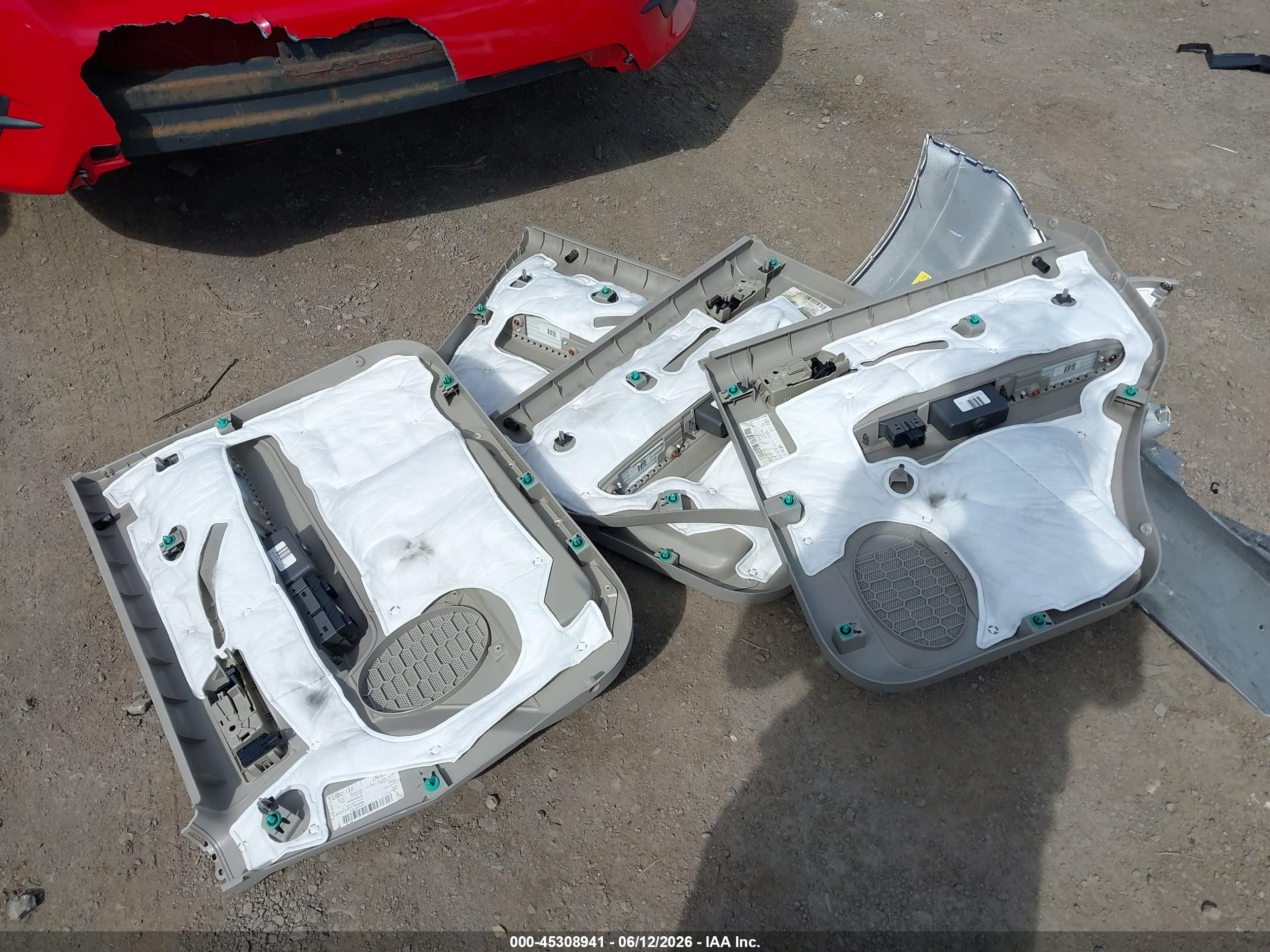 2011 Ford Escape Xls White vin: 1FMCU9C75BKA02702