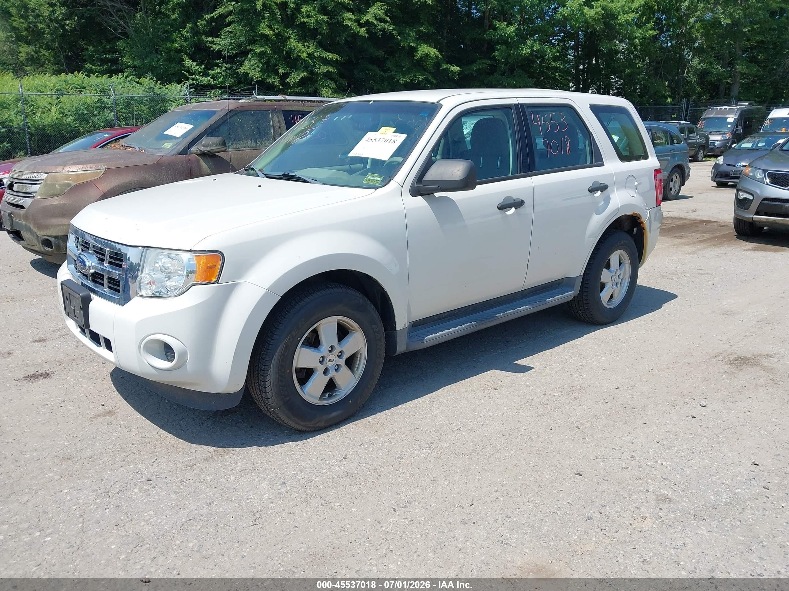2012 Ford Escape Xls White vin: 1FMCU9C75CKB93538