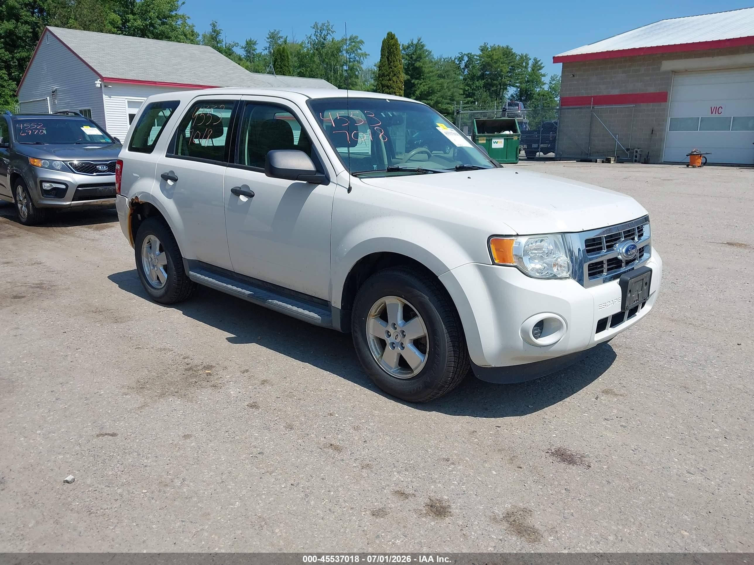 2012 Ford Escape Xls White vin: 1FMCU9C75CKB93538