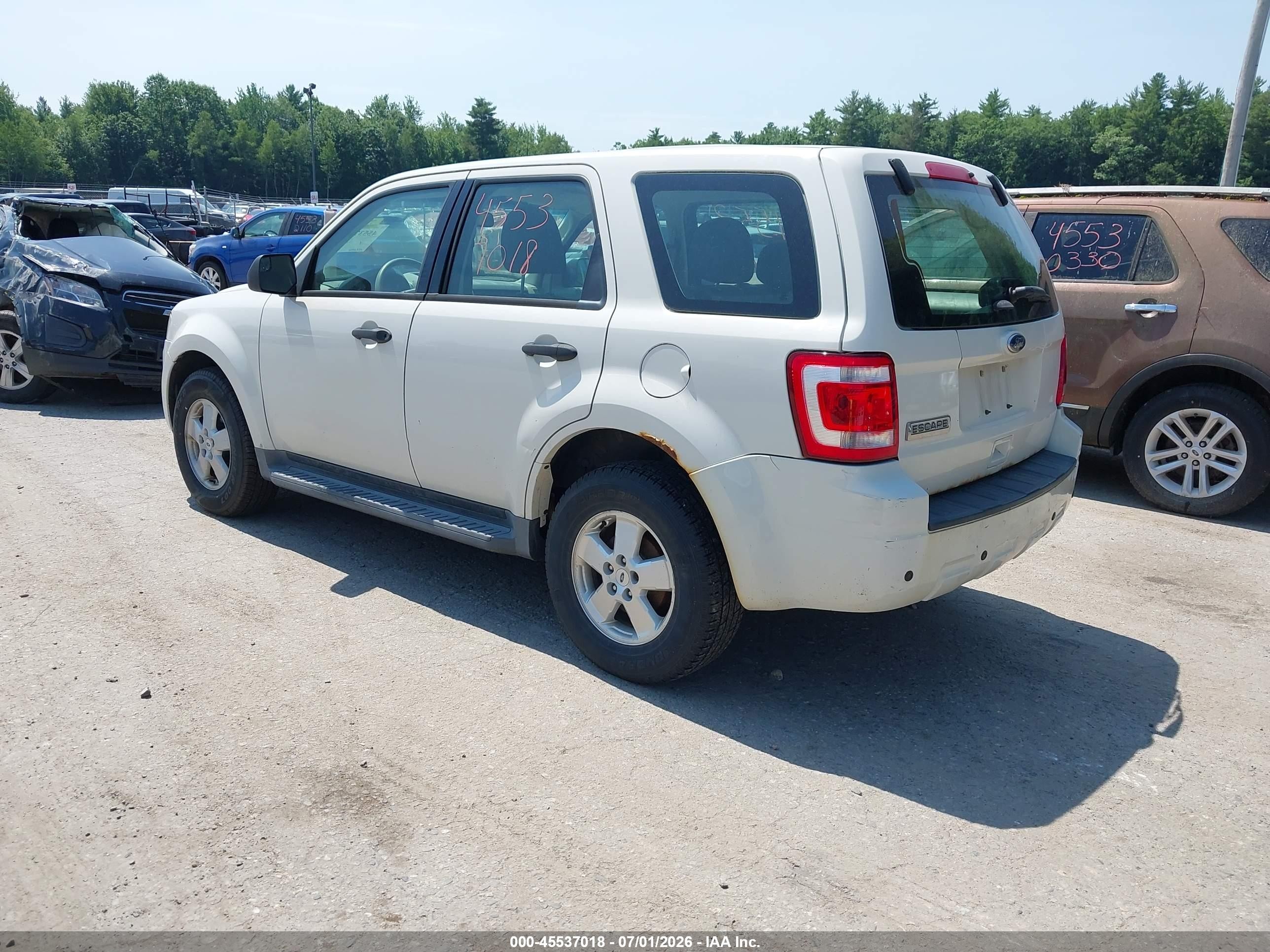 2012 Ford Escape Xls White vin: 1FMCU9C75CKB93538